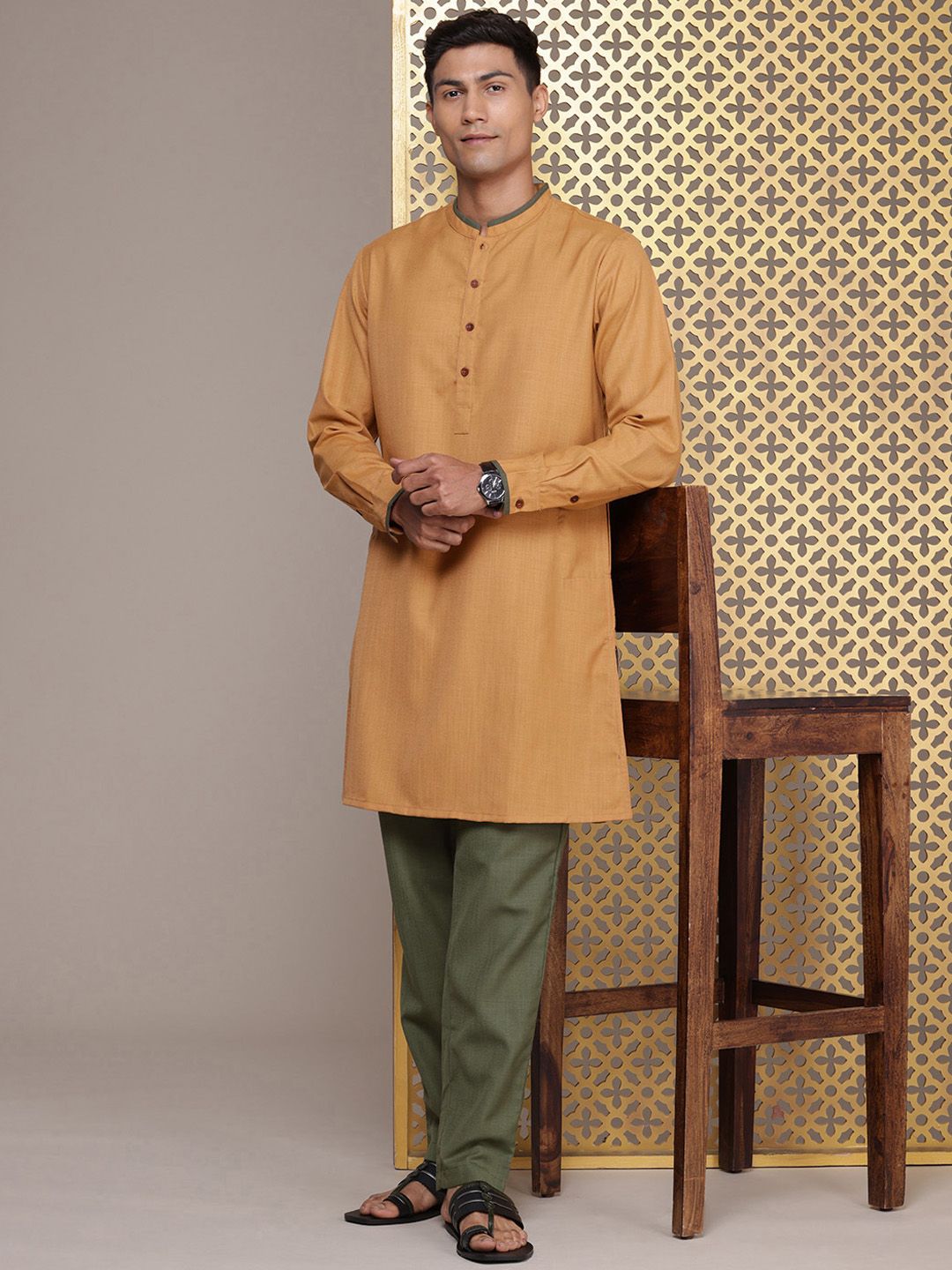 House of Pataudi Men Jashn Regular Kurta With Trousers-picture-20