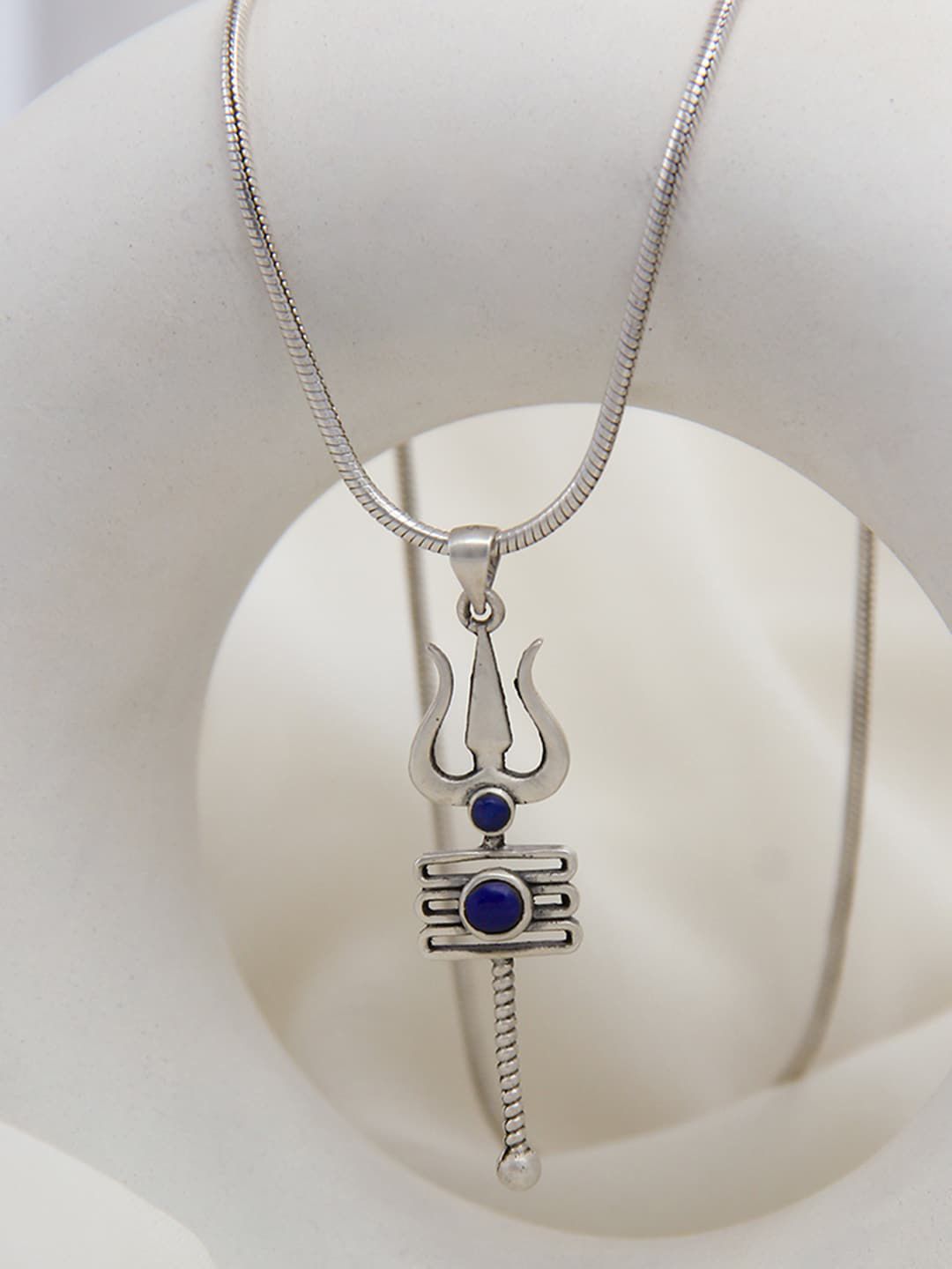 Unniyarcha Silver-Plated Contemporary Pendant With Chain-image-3