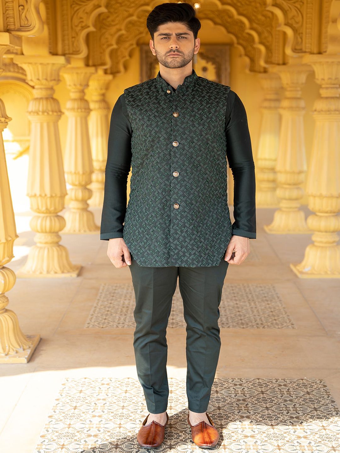 KAAJ BUTTON Plus Size Embroidered Suit Set-picture-42