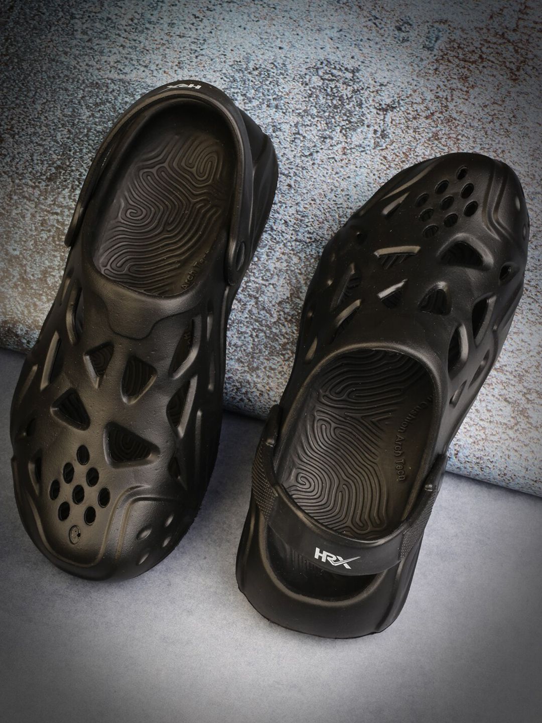 HRX by Hrithik Roshan Men Black Self Design Rubber Clogs-image-7