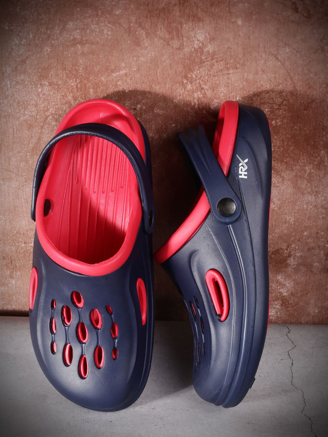 HRX by Hrithik Roshan Men Navy Blue Self Design Rubber Clogs-image-9