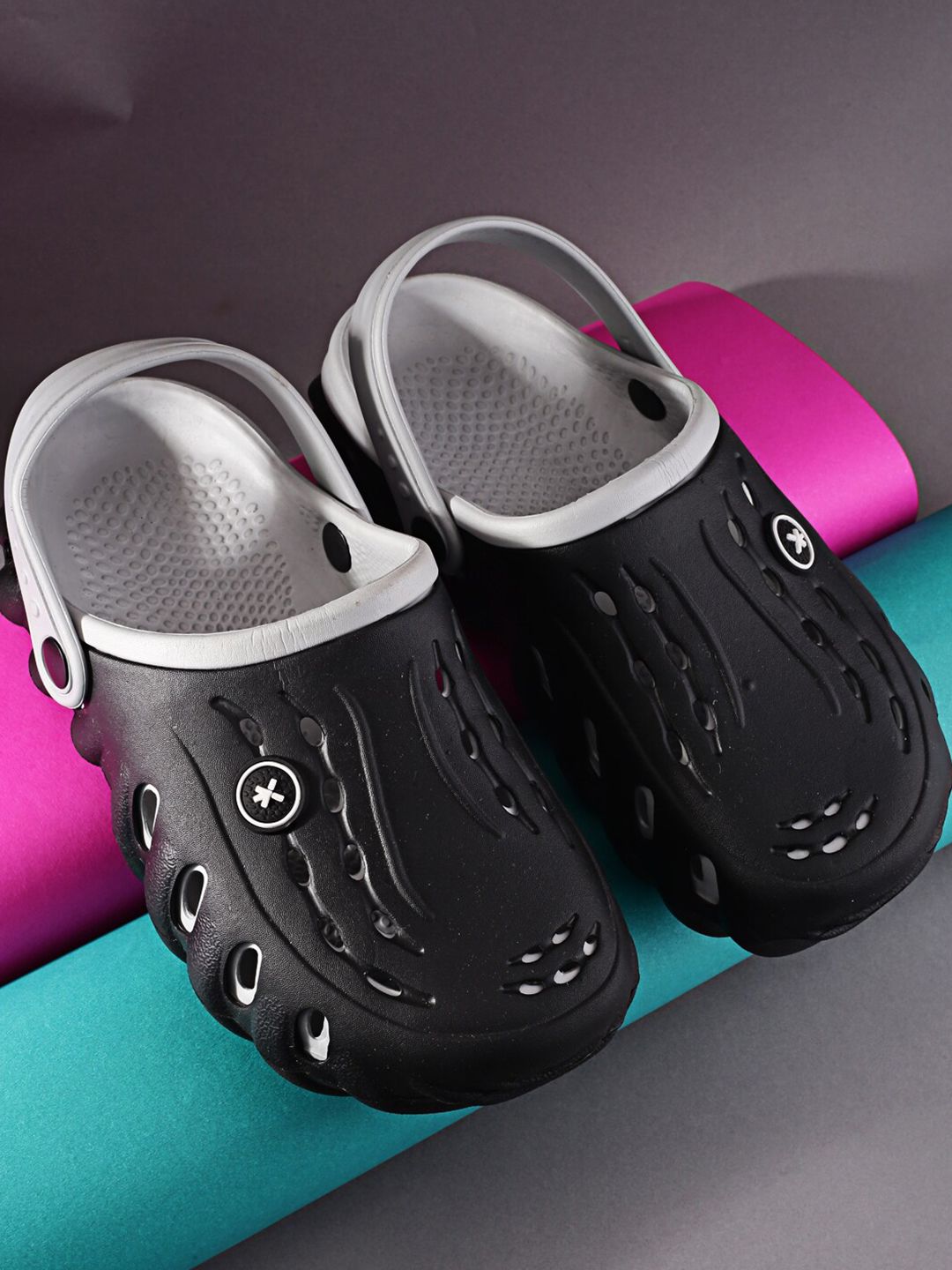 HRX by Hrithik Roshan Men Black Self Design Clogs-picture-55