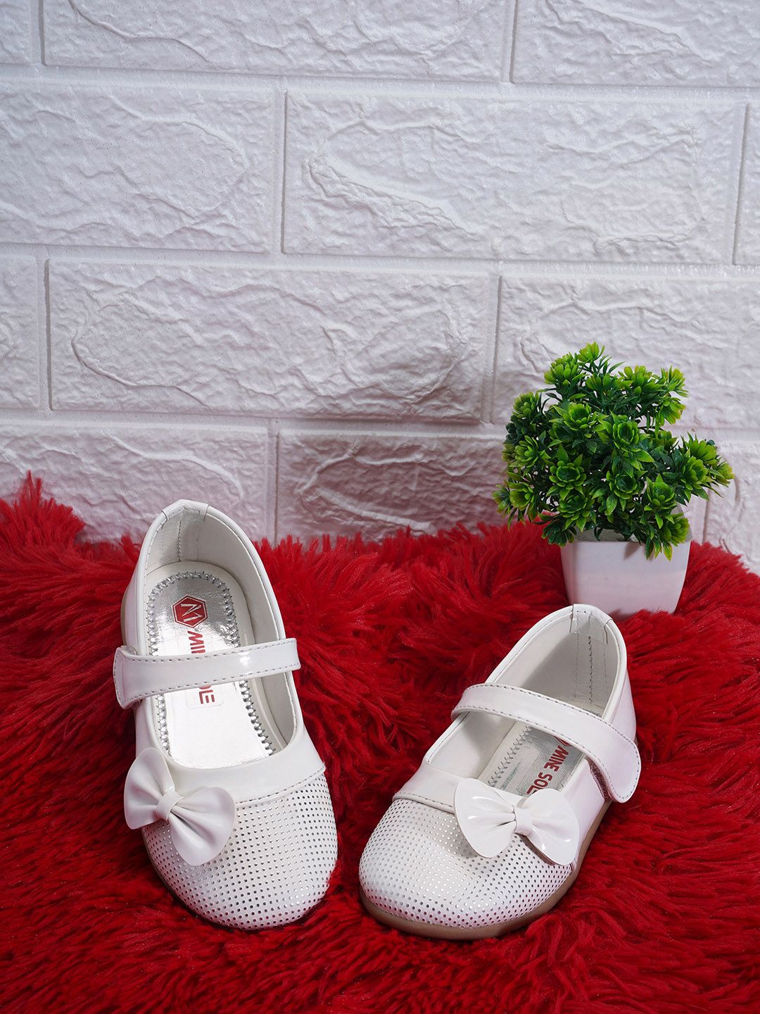 Minesole Girls Embellished Bow detailed Ballerinas