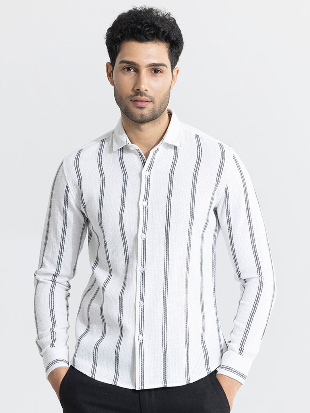 Snitch White Classic Slim Fit Striped Spread Collar Cotton Casual Shirt