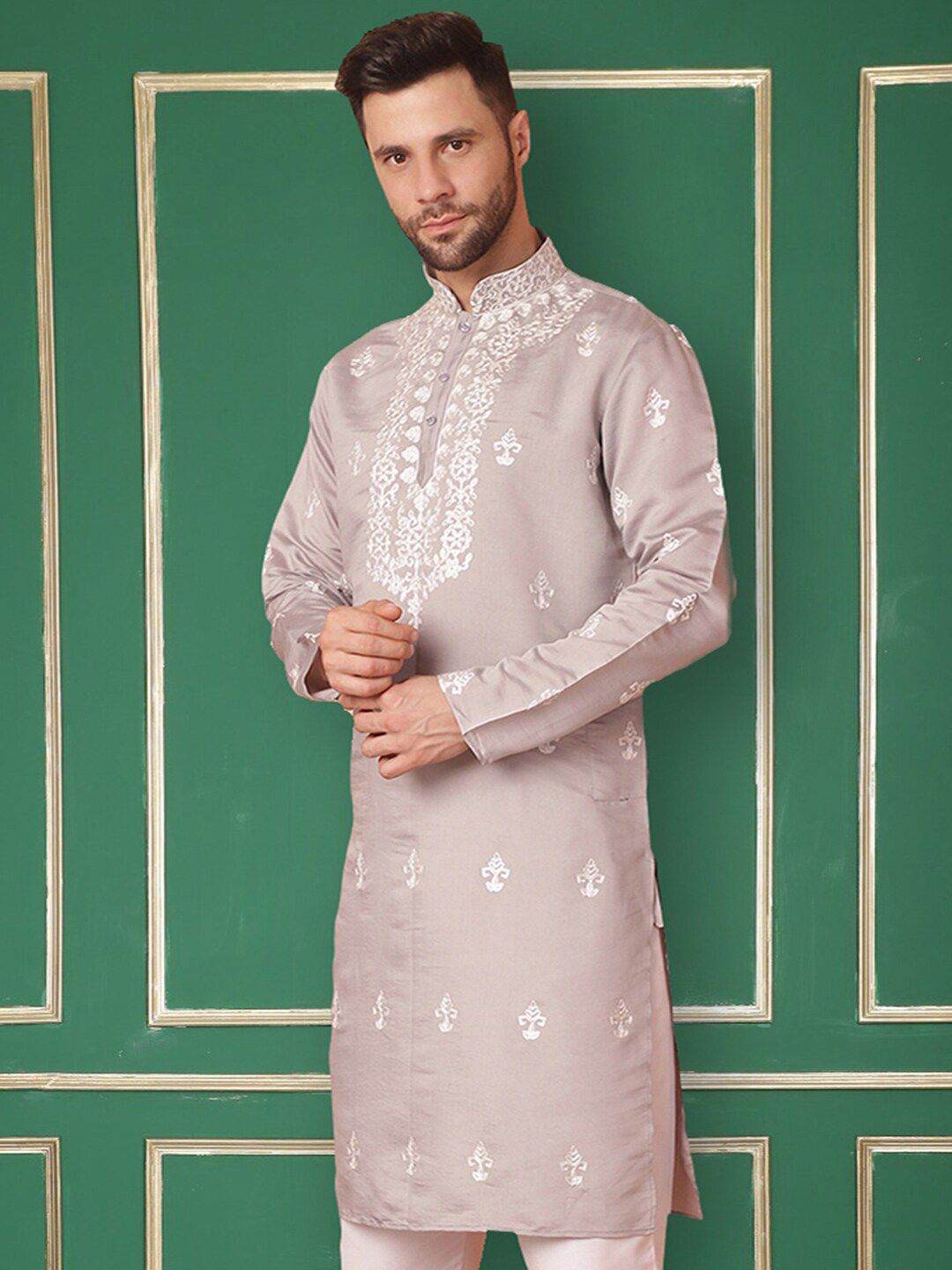 Jompers Ethnic Motifs Embroidered Mandarin Collar Zari Silk Kurta-picture-23