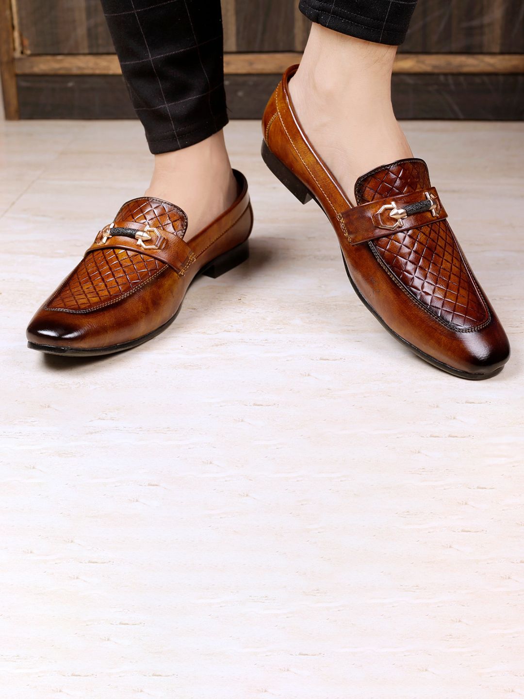 Bxxy Men Textured Buckle Detailed Formal Loafers-picture-48