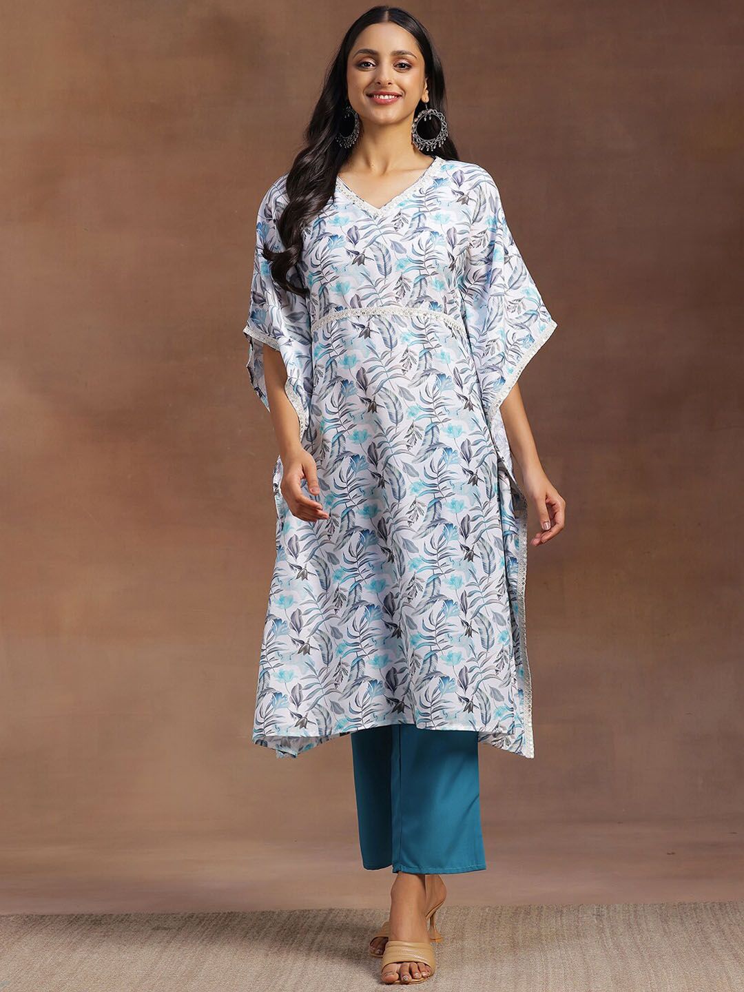 Libas Printed V-Neck Collar Tunic With Flared Palazzos Co-Ords-picture-11