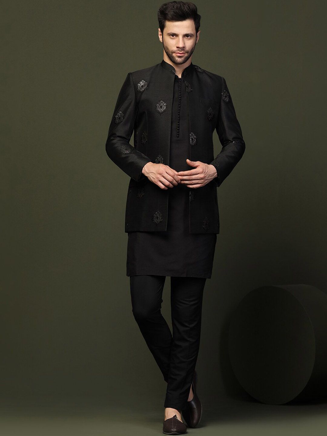 KISAH Men Regular Kurta Trousers & Bandhgala Jodhpuri Blazer Set-image-23