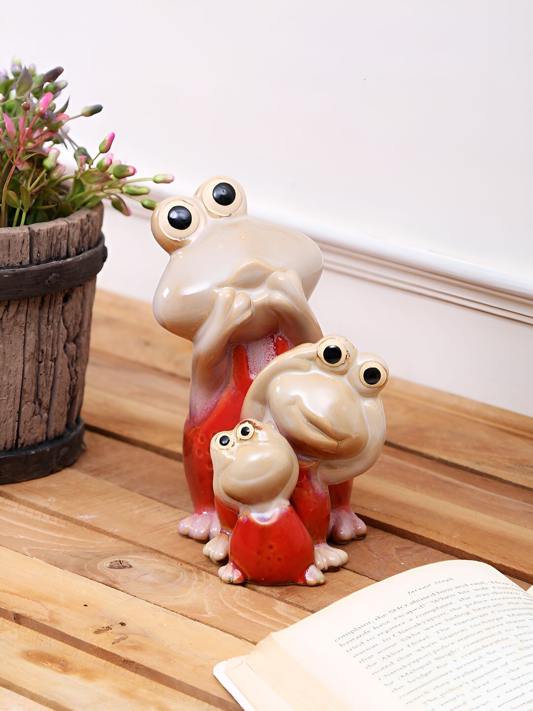 Aura Red & White 3 Pcs Gleaming Eyes White Ceramic Frogs Idol Showpieces-picture-41