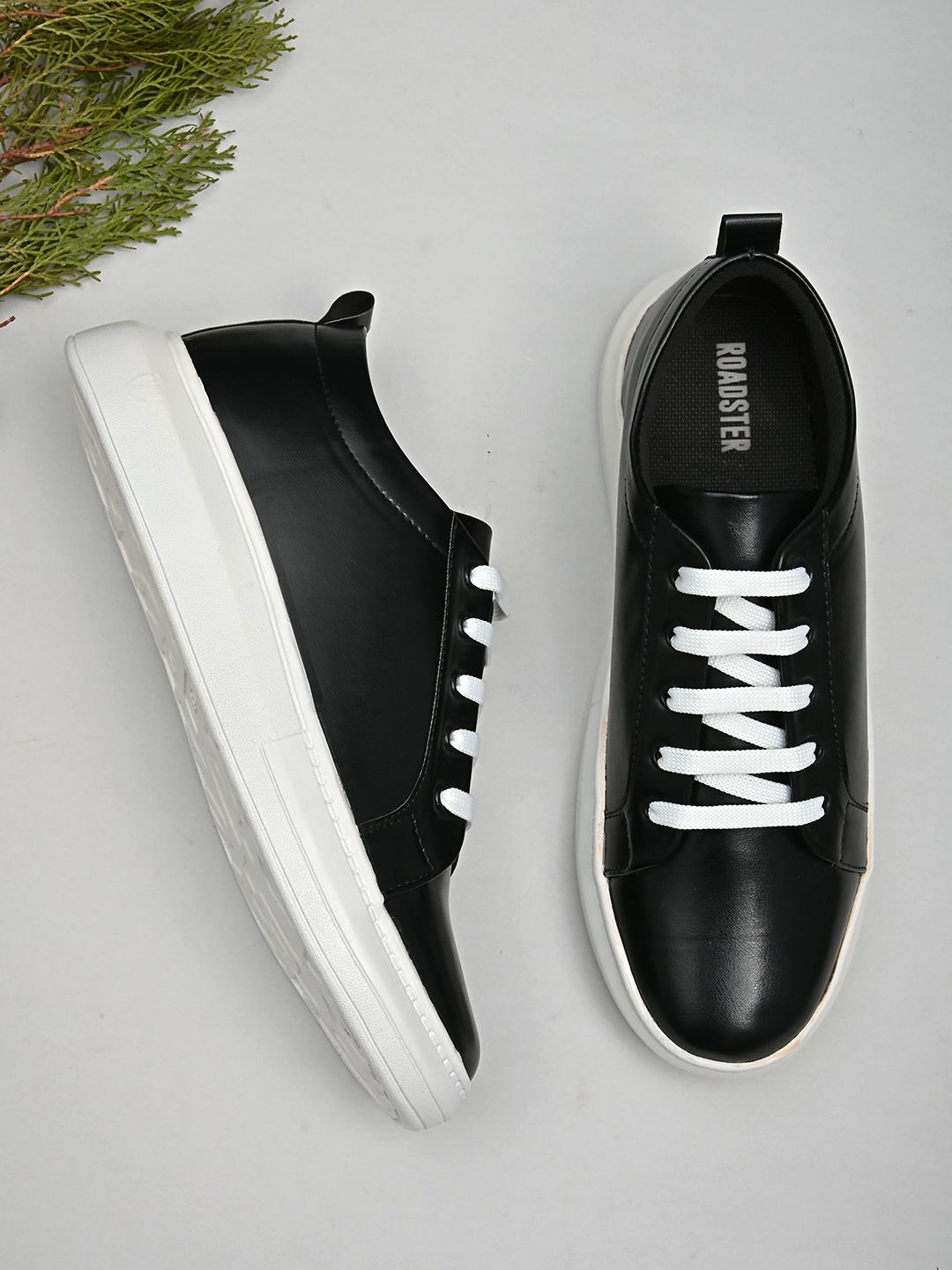 The Roadster Lifestyle Co. Men Black Round Toe Lightweight Sneakers-picture-36