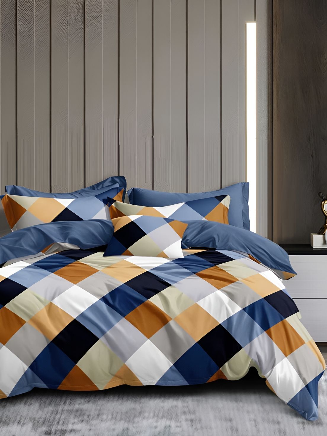 Laying Style Blue & White 4 Pieces Checked Double King Regular Bedding Set-image-18