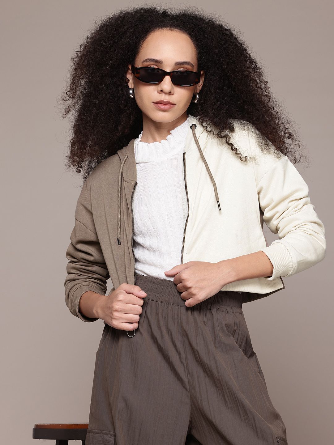 The Roadster Lifestyle Co. Colourblocked Hooded Cropped Sweatshirt-picture-26