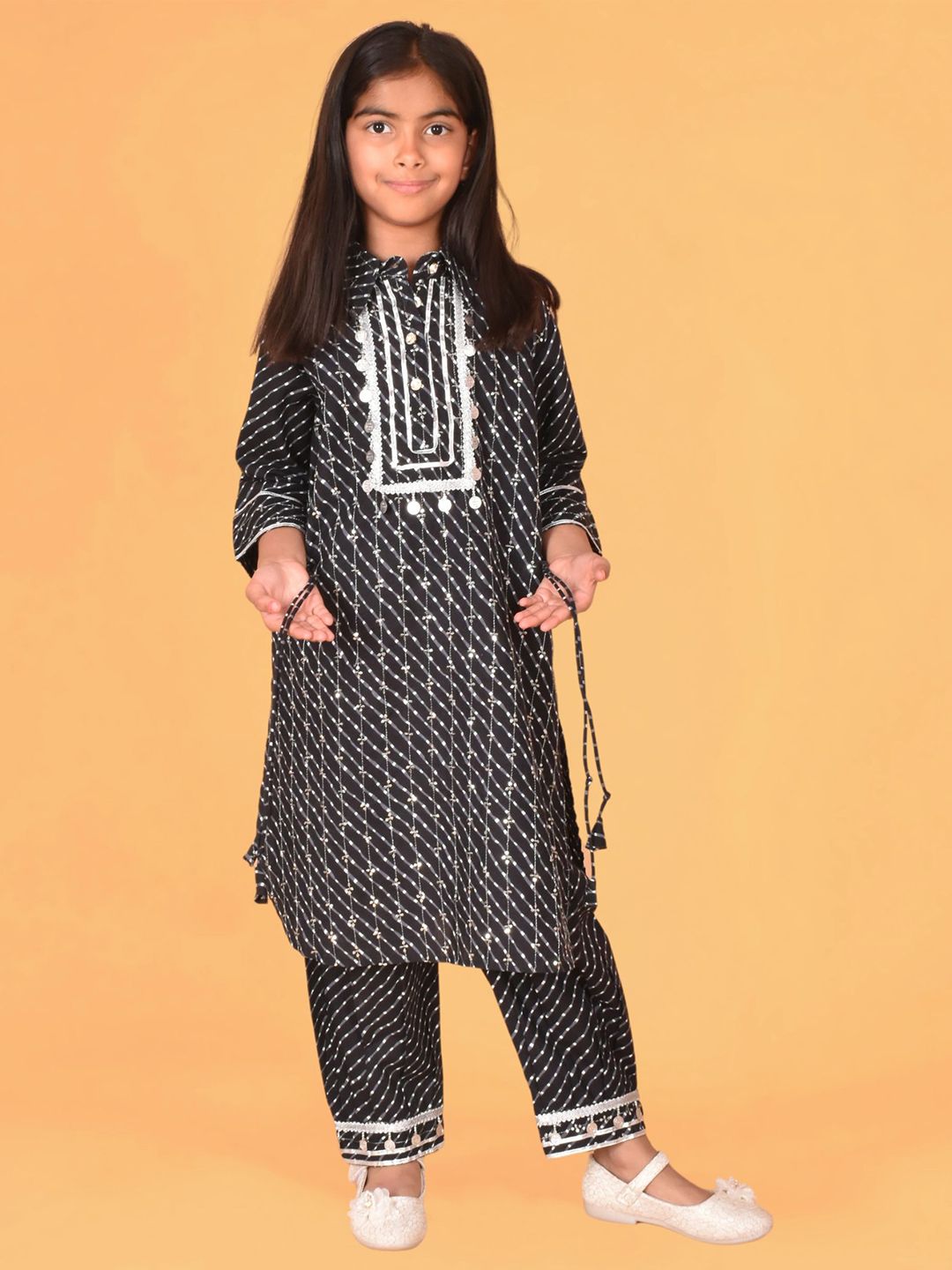 misbis Girls Ethnic Motifs Printed Regular Gotta Patti Pure Cotton Kurta with Trousers-picture-47
