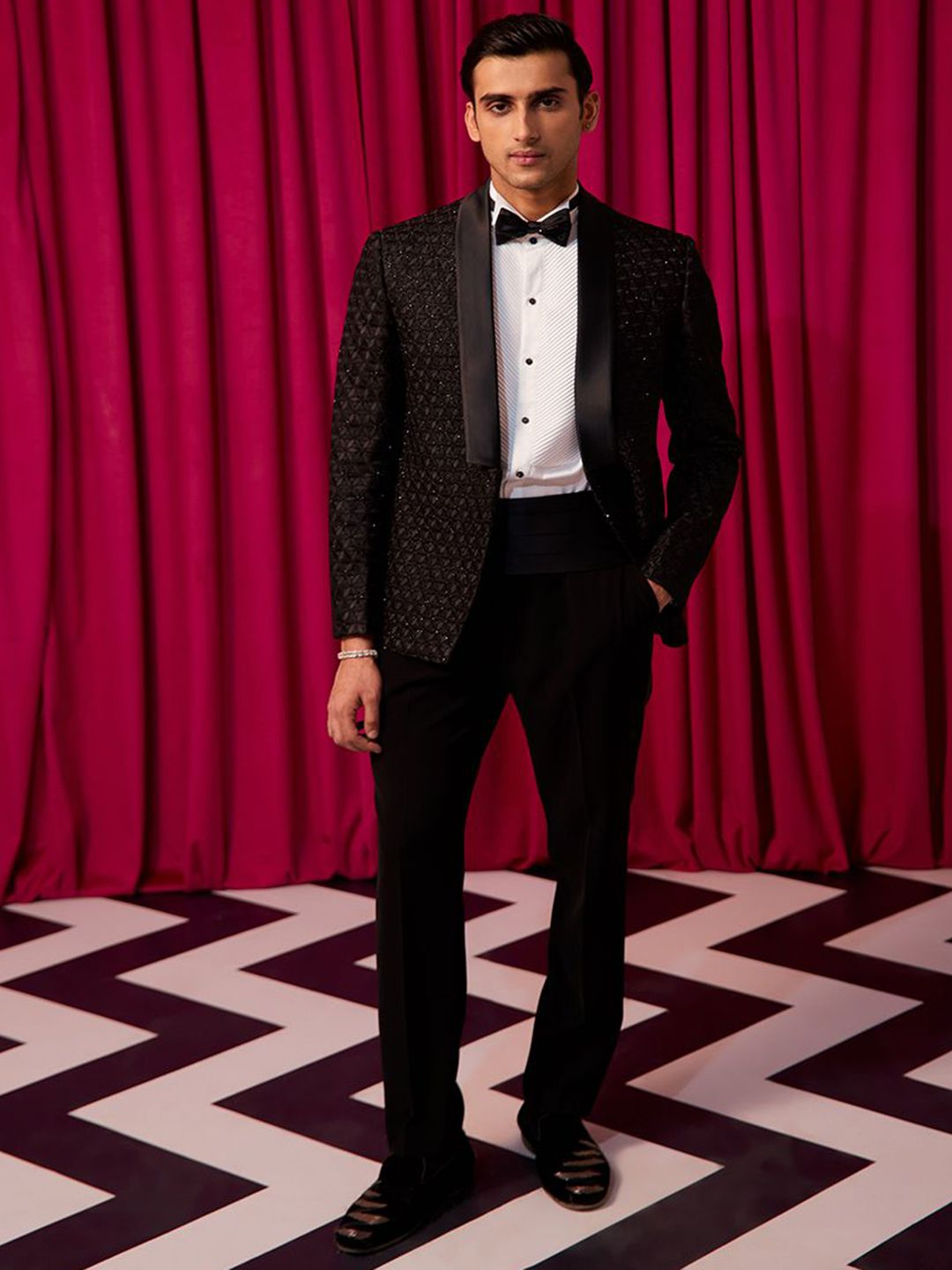 CONTRAST BY PARTH Men Embellished Tuxedo Five-Piece Formal Suit-picture-49