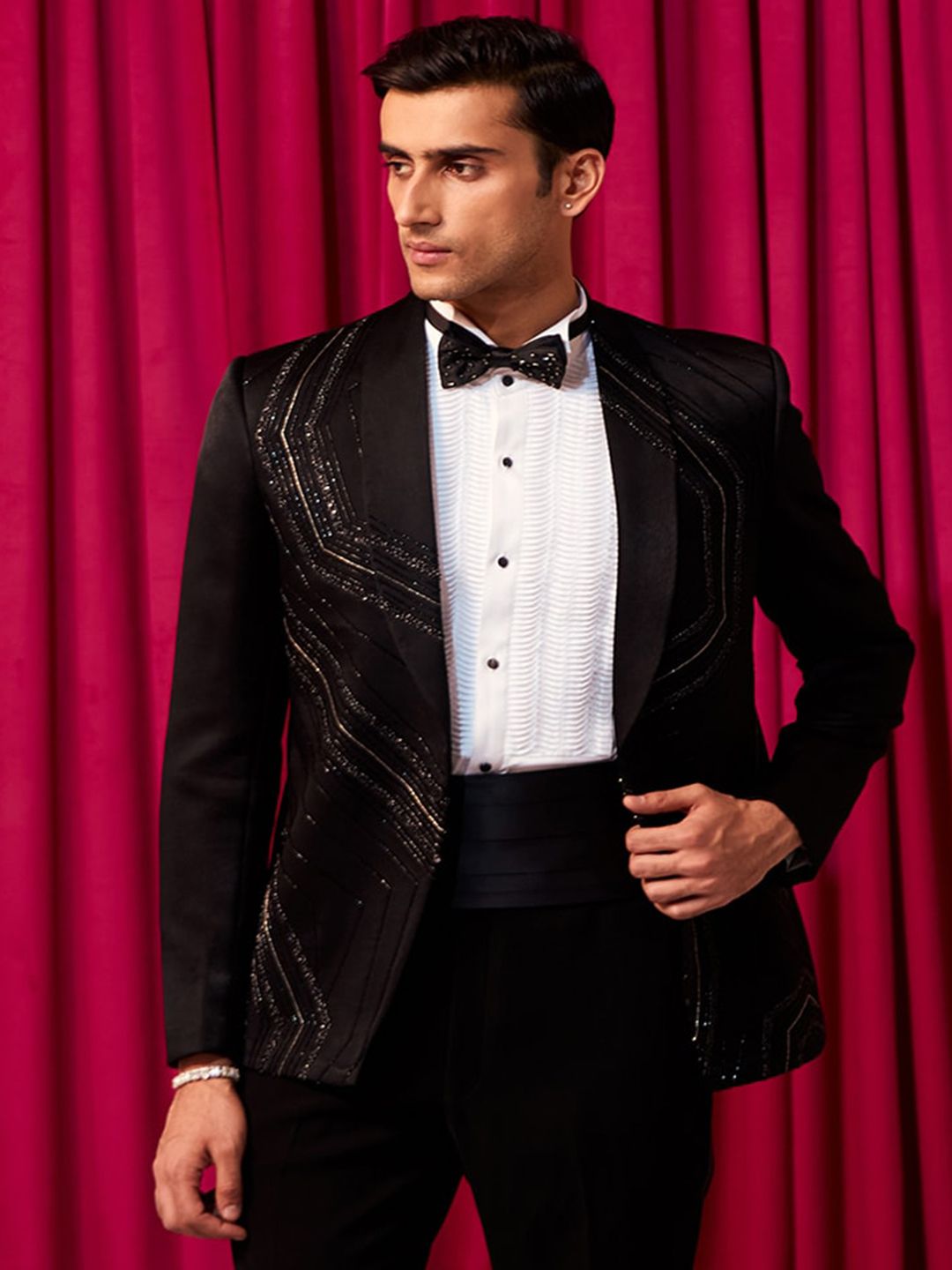 CONTRAST BY PARTH Embroidered Single-Breasted Five-Piece Formal Suit-picture-11