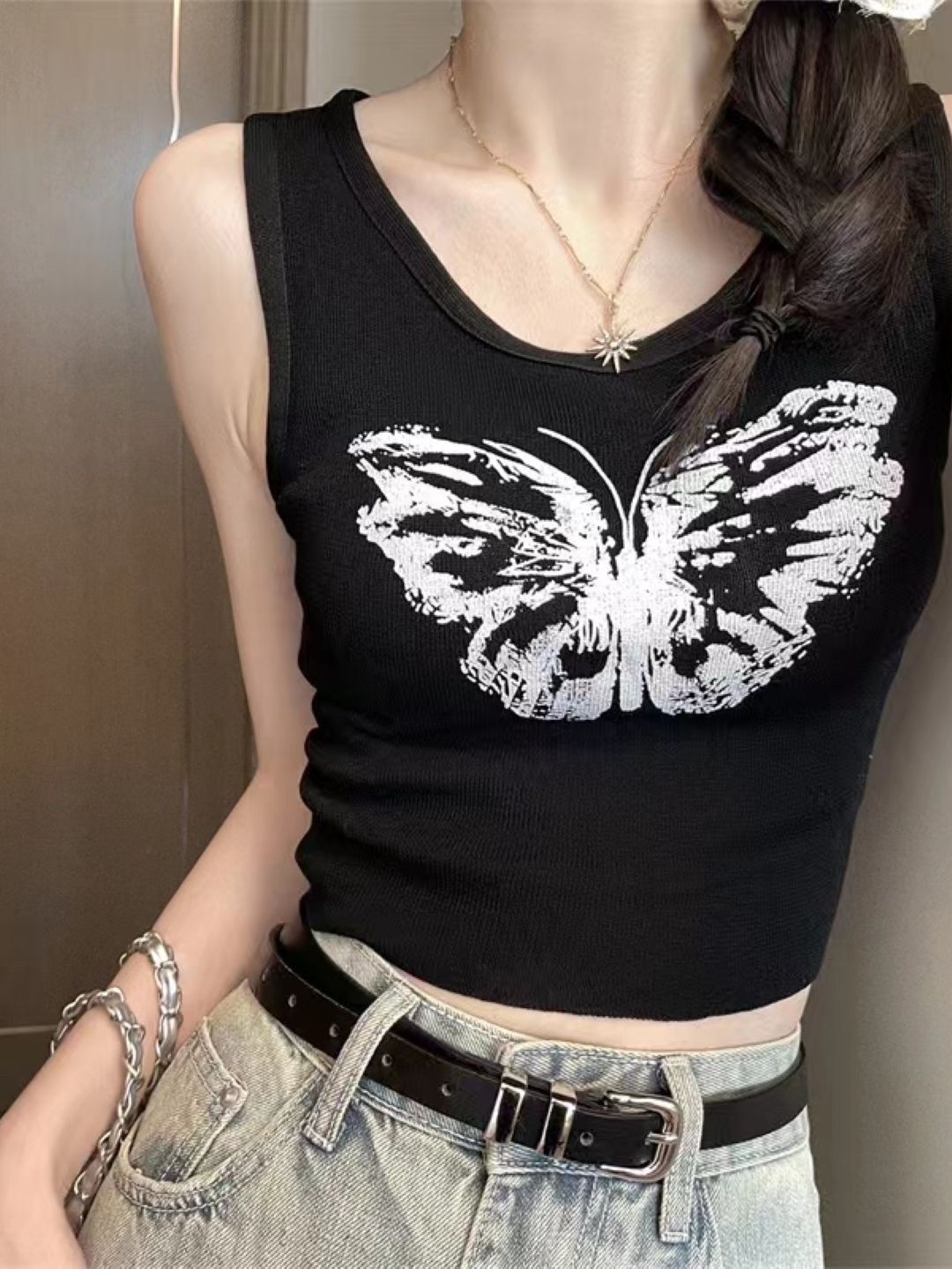 StyleCast Girls Black Graphic Printed Round Neck Regular Crop Top