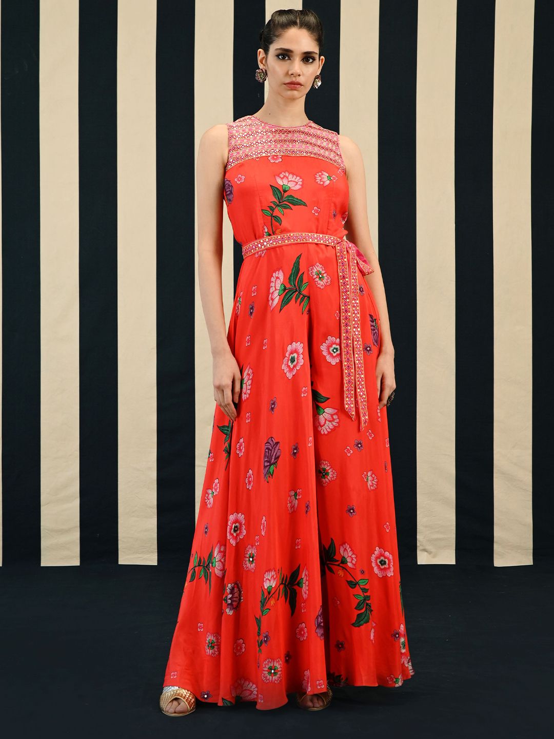 SWATI VIJAIVARGIE Printed Silk Basic Jumpsuit with Embroidered-picture-31