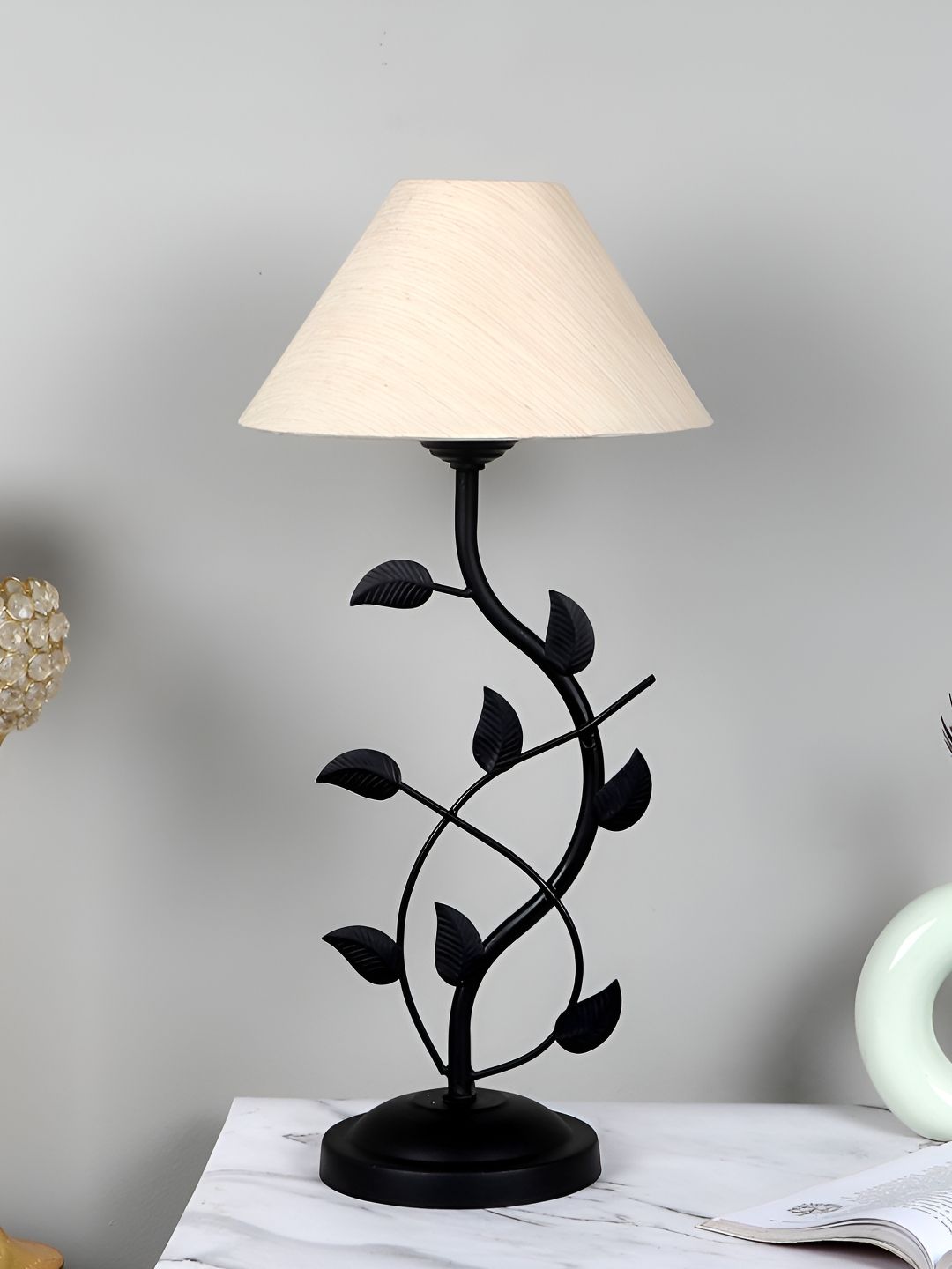 TU CASA Cream & Black Frustum Shaped Table Lamp-picture-30