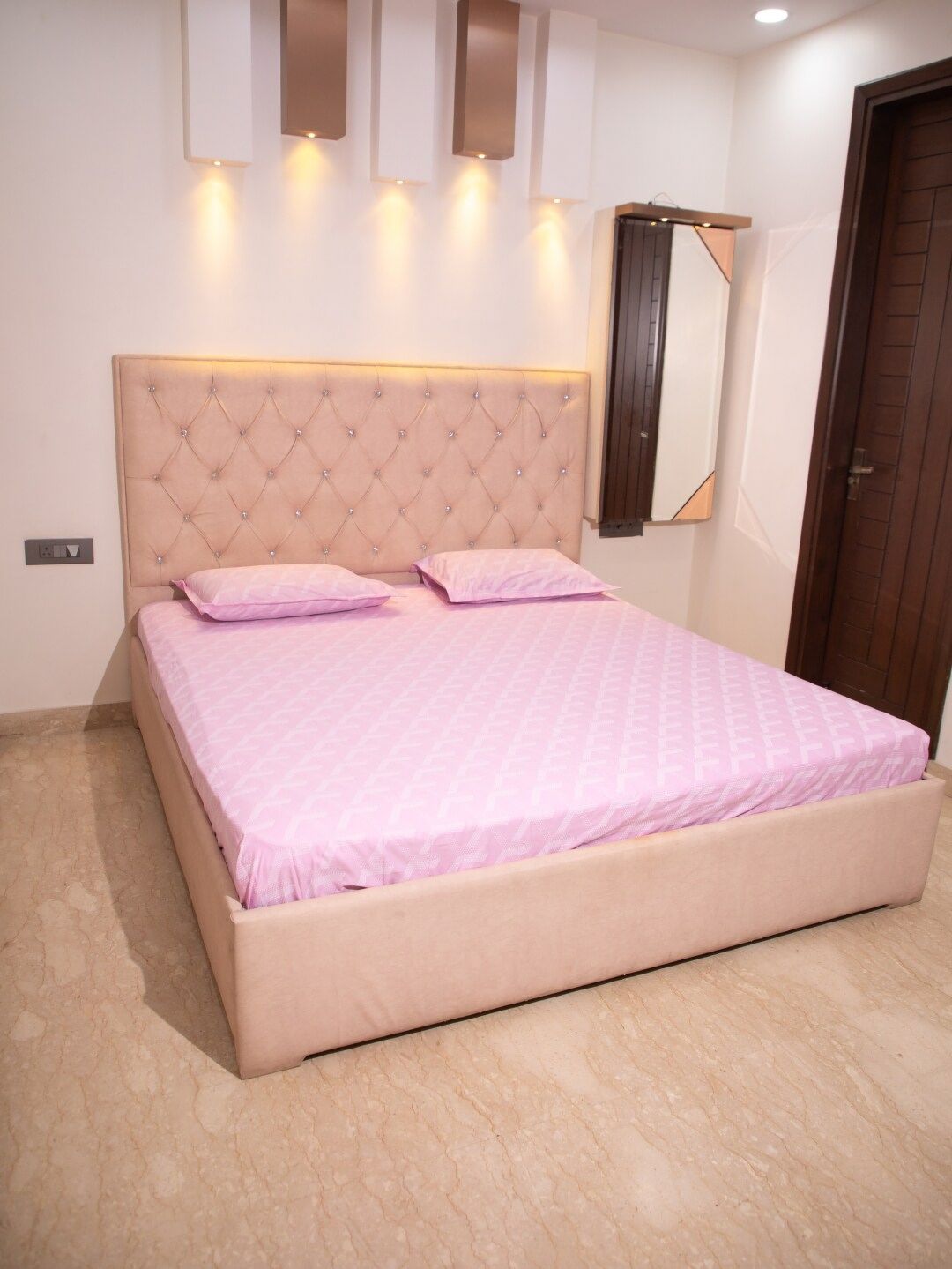 STUDIOHMK Pink & White Geometric Fitted Cotton 180 TC King Bedsheet with 2 Pillow Covers-image-44