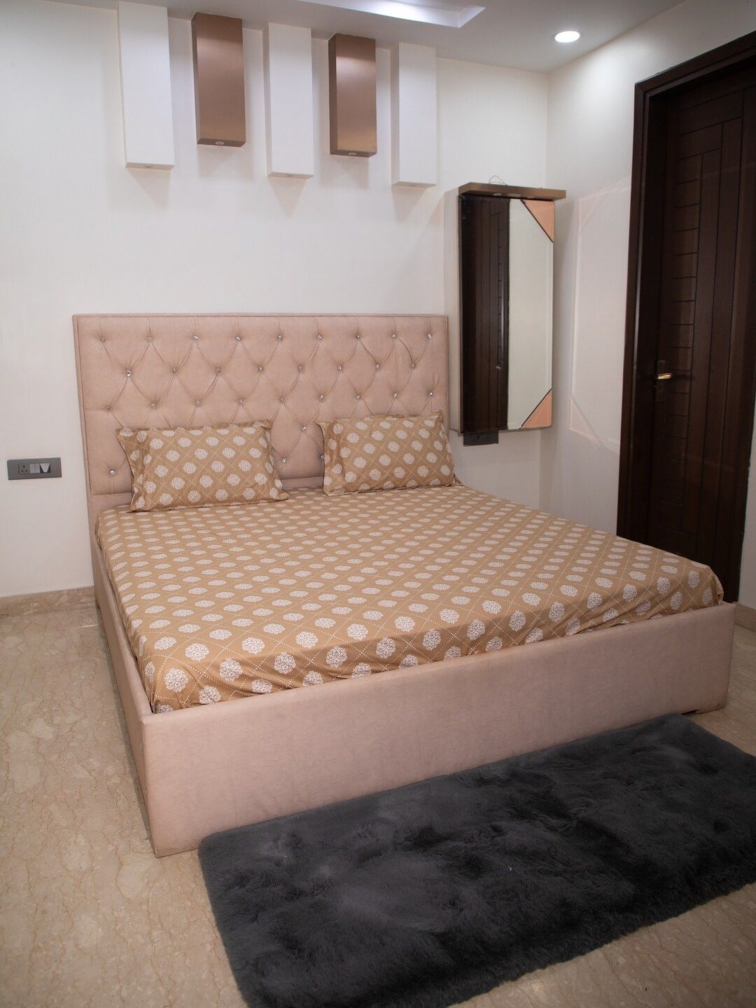 STUDIOHMK Brown & White Geometric Cotton 180 TC King Bedsheet with 2 Pillow Covers-image-9