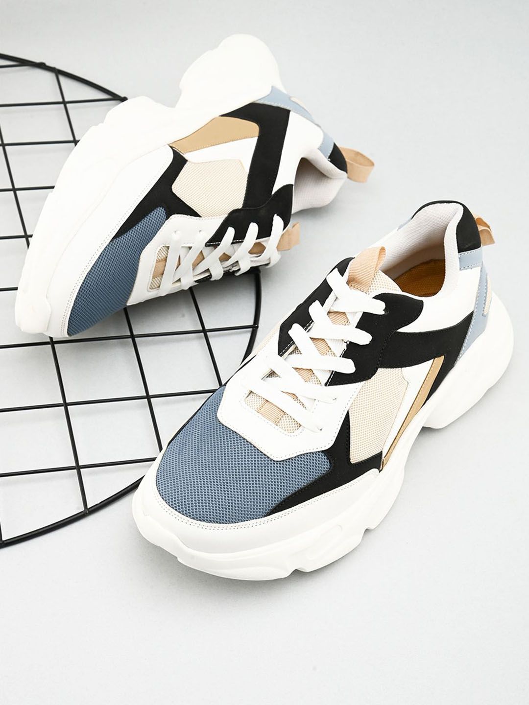 HRX by Hrithik Roshan Men Black Colourblocked Round Toe Lightweight Sneakers-picture-48