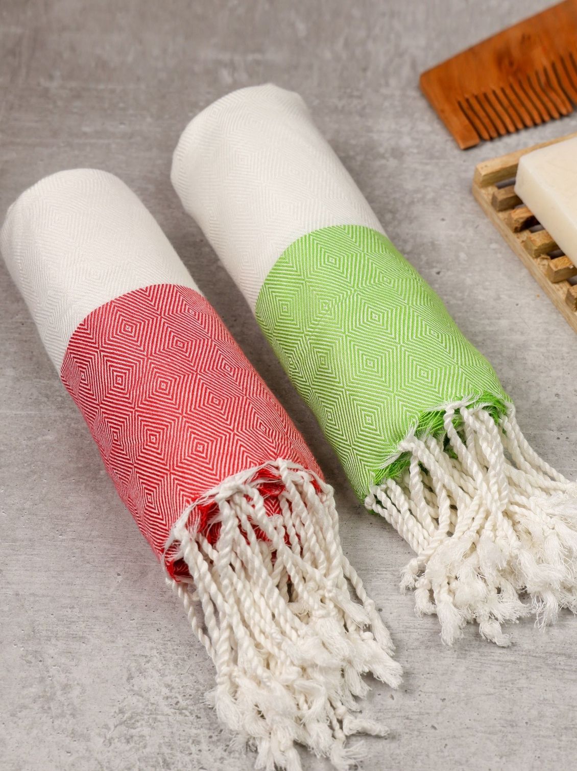 ZAHYA Red & Green Pack of 2 Pure Bamboo Bath Towel Set-picture-30