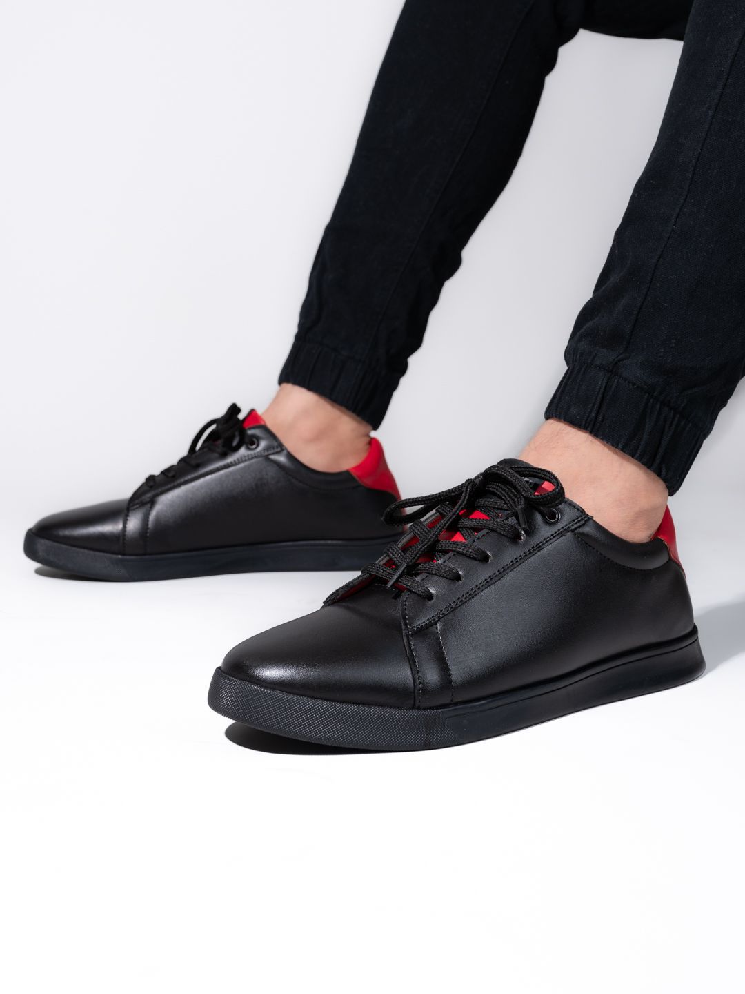 The Roadster Lifestyle Co. Men Black Round Toe Comfort Insole Lightweight Sneakers-picture-18