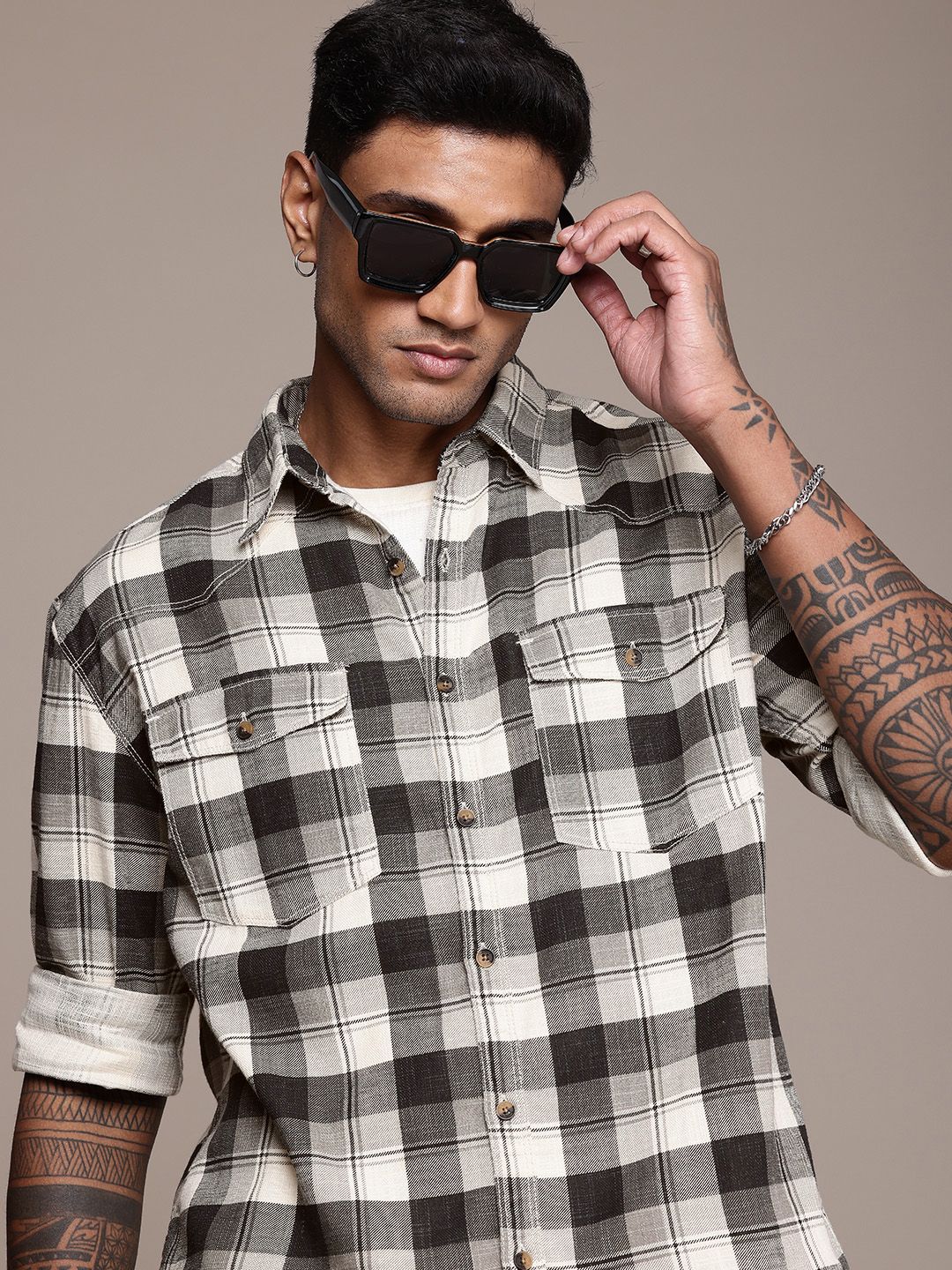 Roadster Men Checked Relaxed Fit Pure Cotton Casual Shirt-picture-19