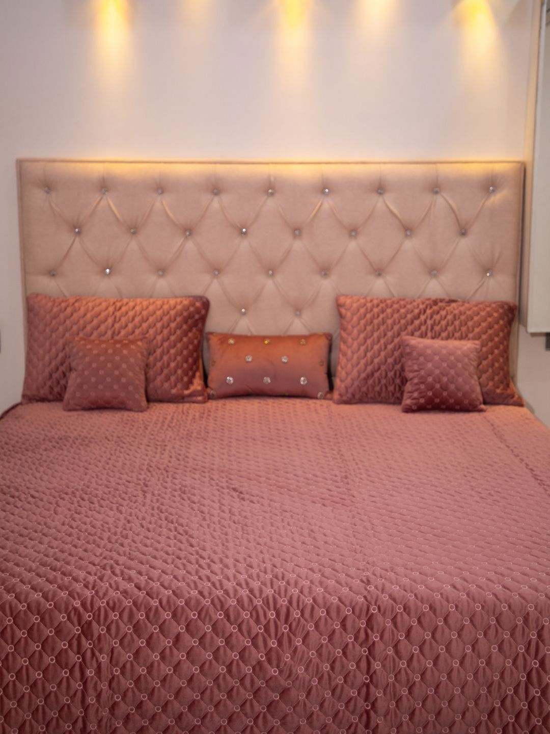 STUDIOHMK Red Self Designed Velvet 180 to 249 GSM Double King Bed Cover Set-image-42