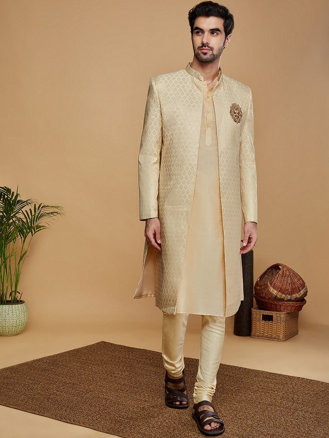 KISAH Men Self-Design Mandarin Collar Sherwani Set