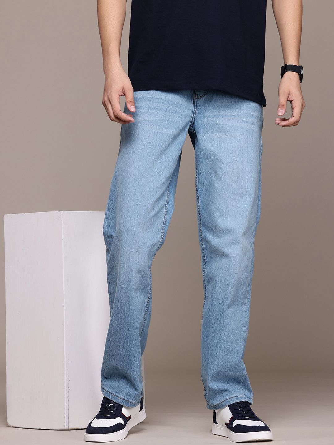 The Roadster Lifestyle Co. Men Straight Fit Light Fade Stretchable Jeans-picture-17