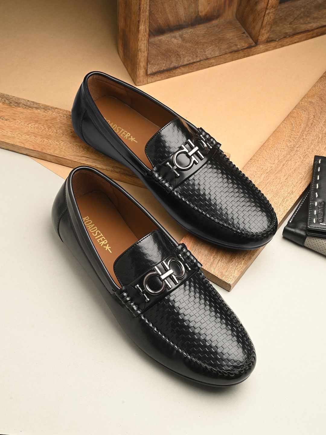 The Roadster Lifestyle Co. Men Black Textured Round Toe Comfort Insole Lightweight Loafers-picture-19