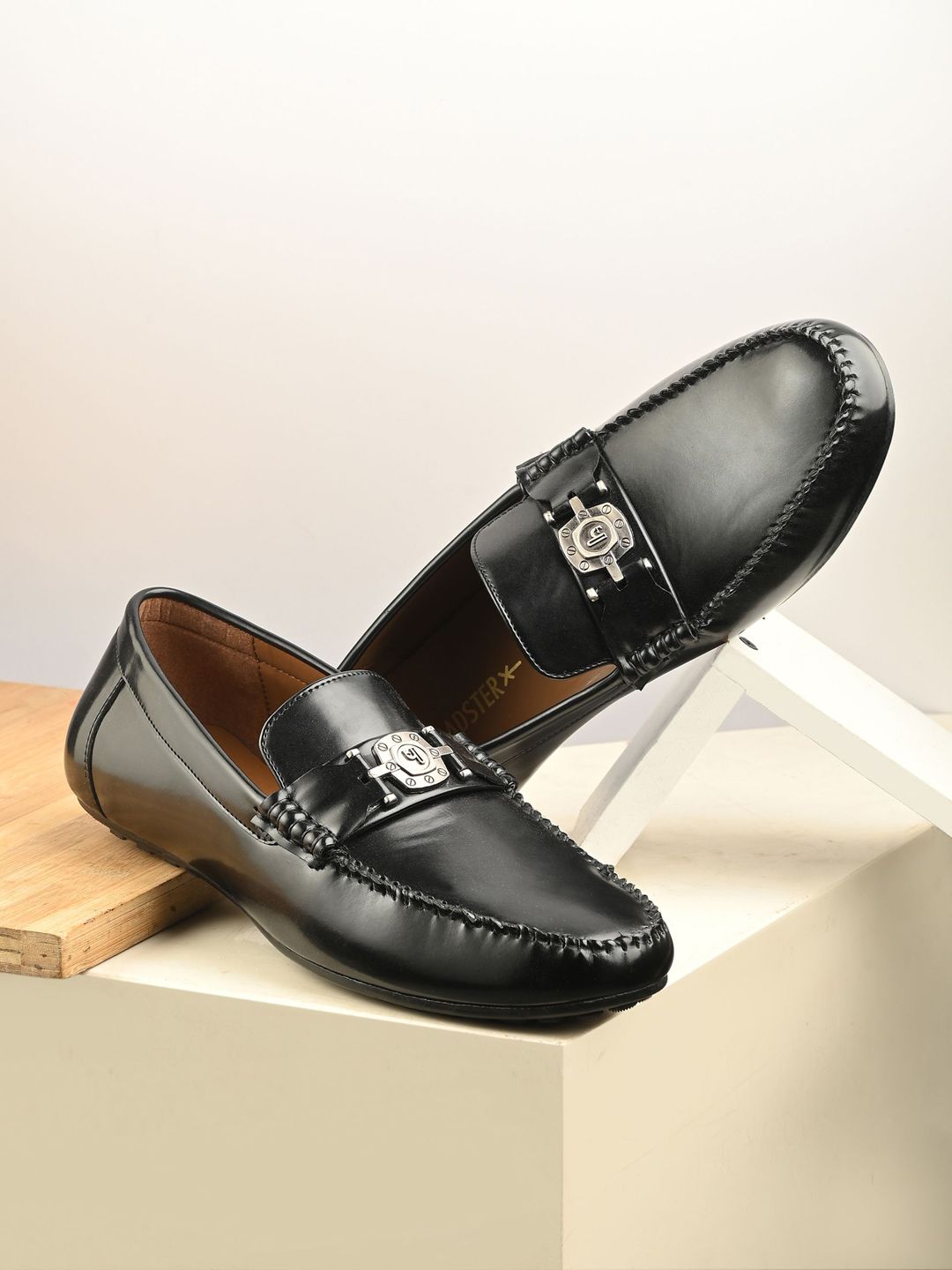 The Roadster Lifestyle Co. Men Black Round Toe Comfort Insole Lightweight Loafers-picture-15