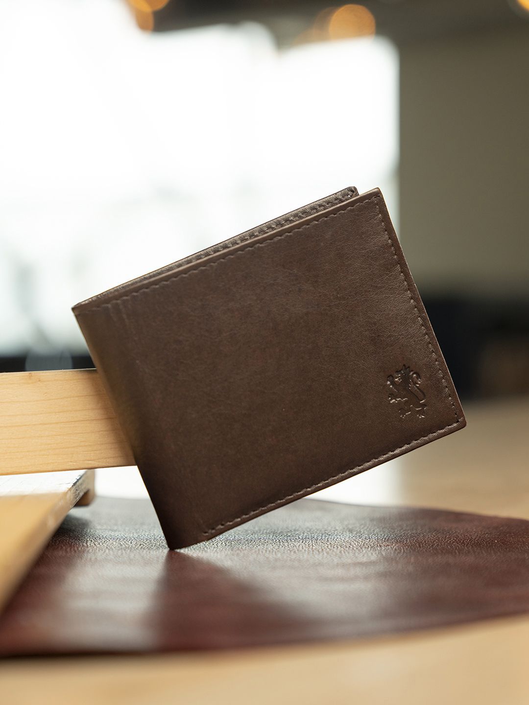 Red Tape Men Leather Two Fold Wallet-image-10
