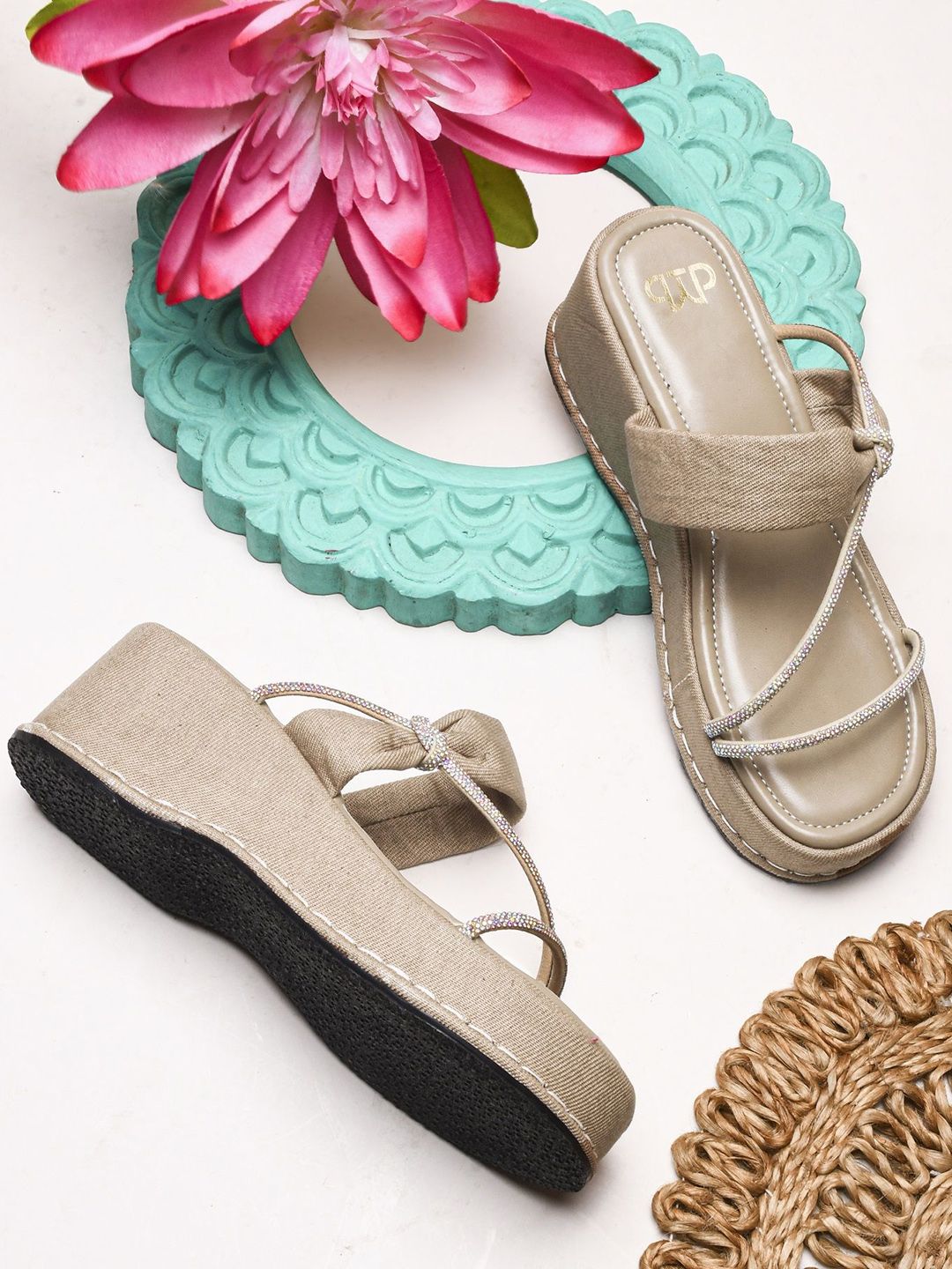 THE WHITE POLE Ethnic Flatform Pumps Heel Sandal-picture-15