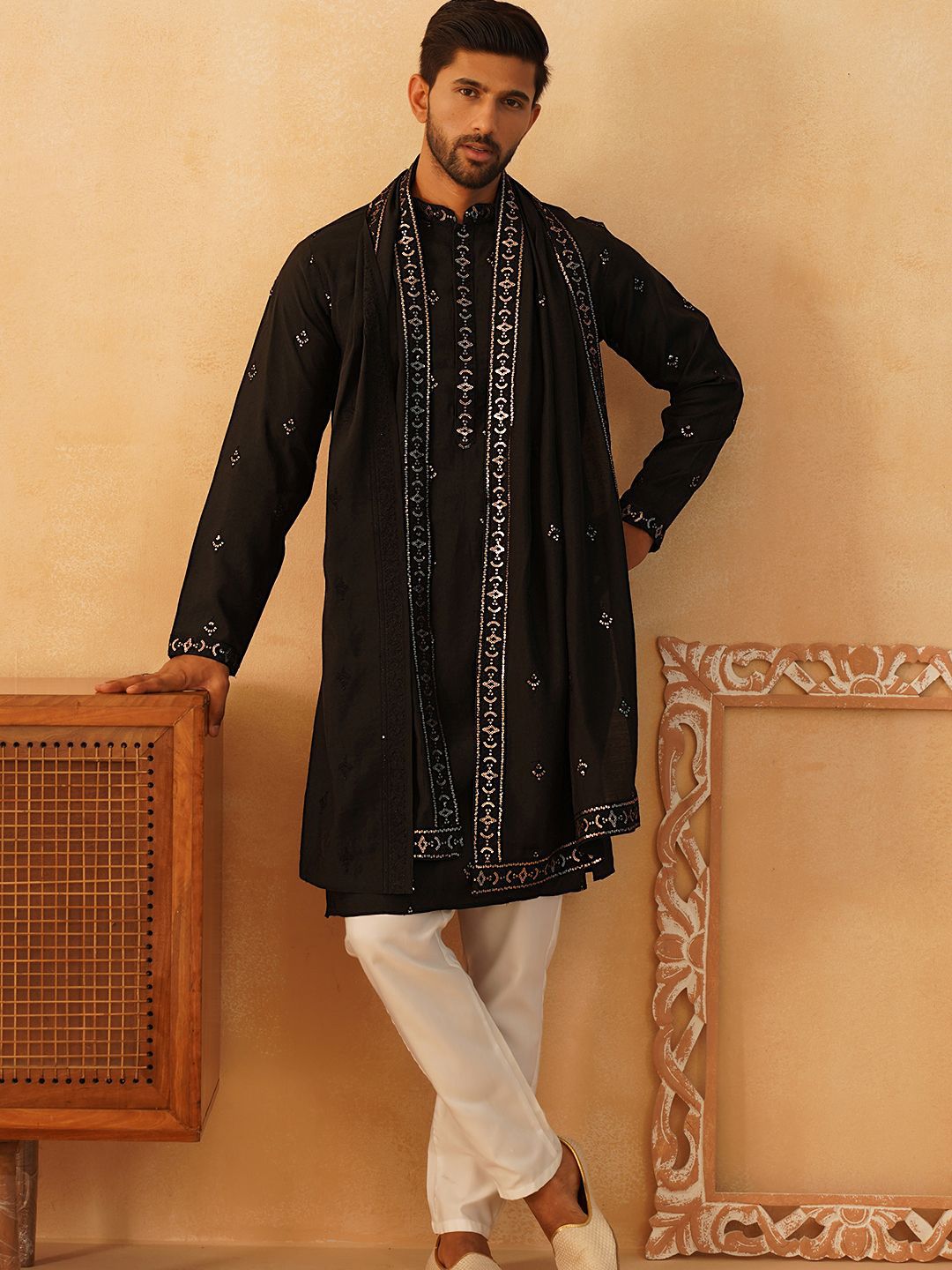 Jompers Men Floral Embroidered Regular Sequinned Kurta with Pyjamas & With Dupatta-picture-36