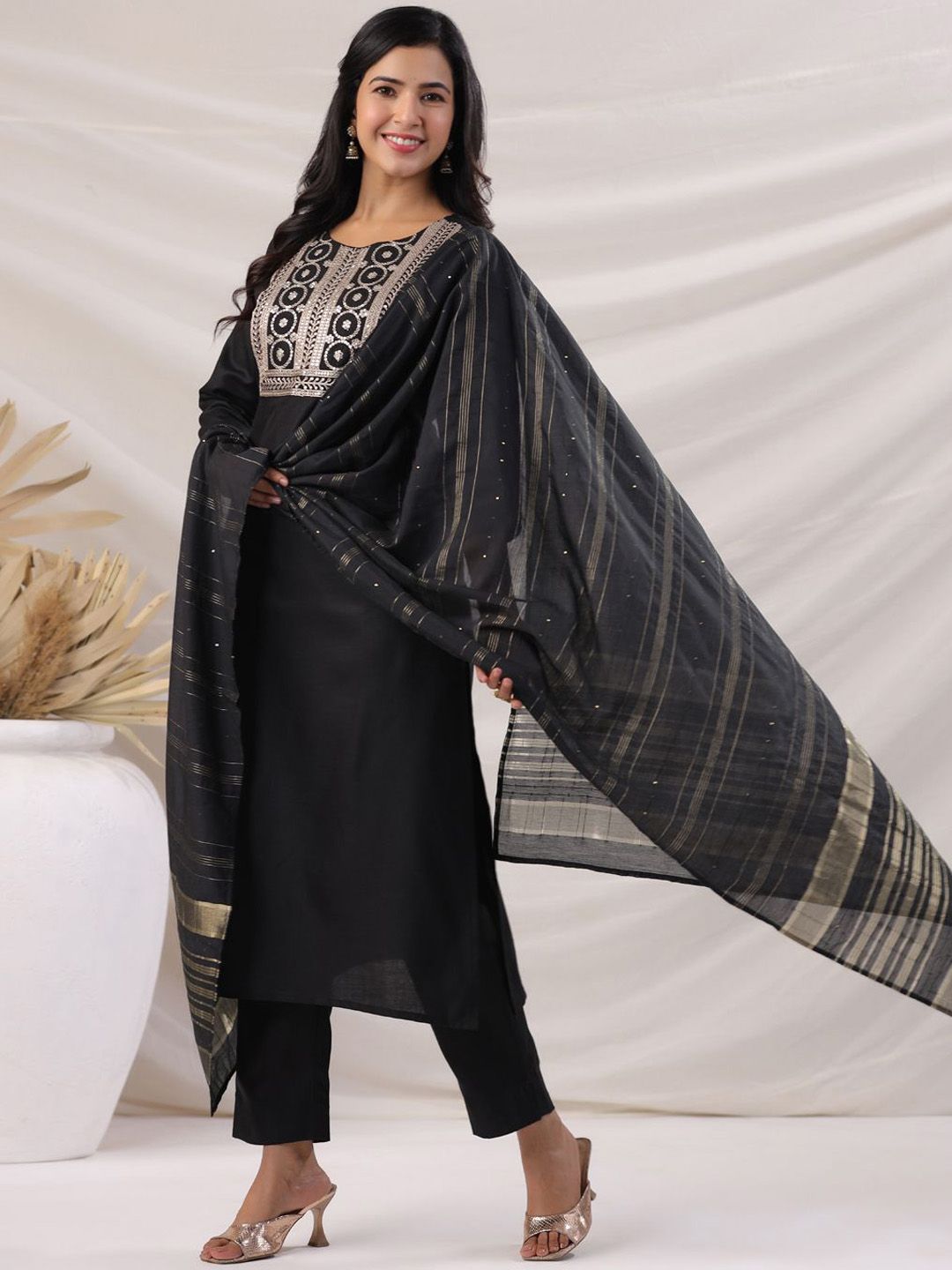 Women Floral Thread and Sequinned Embroidered Kurta Set with Dupatta