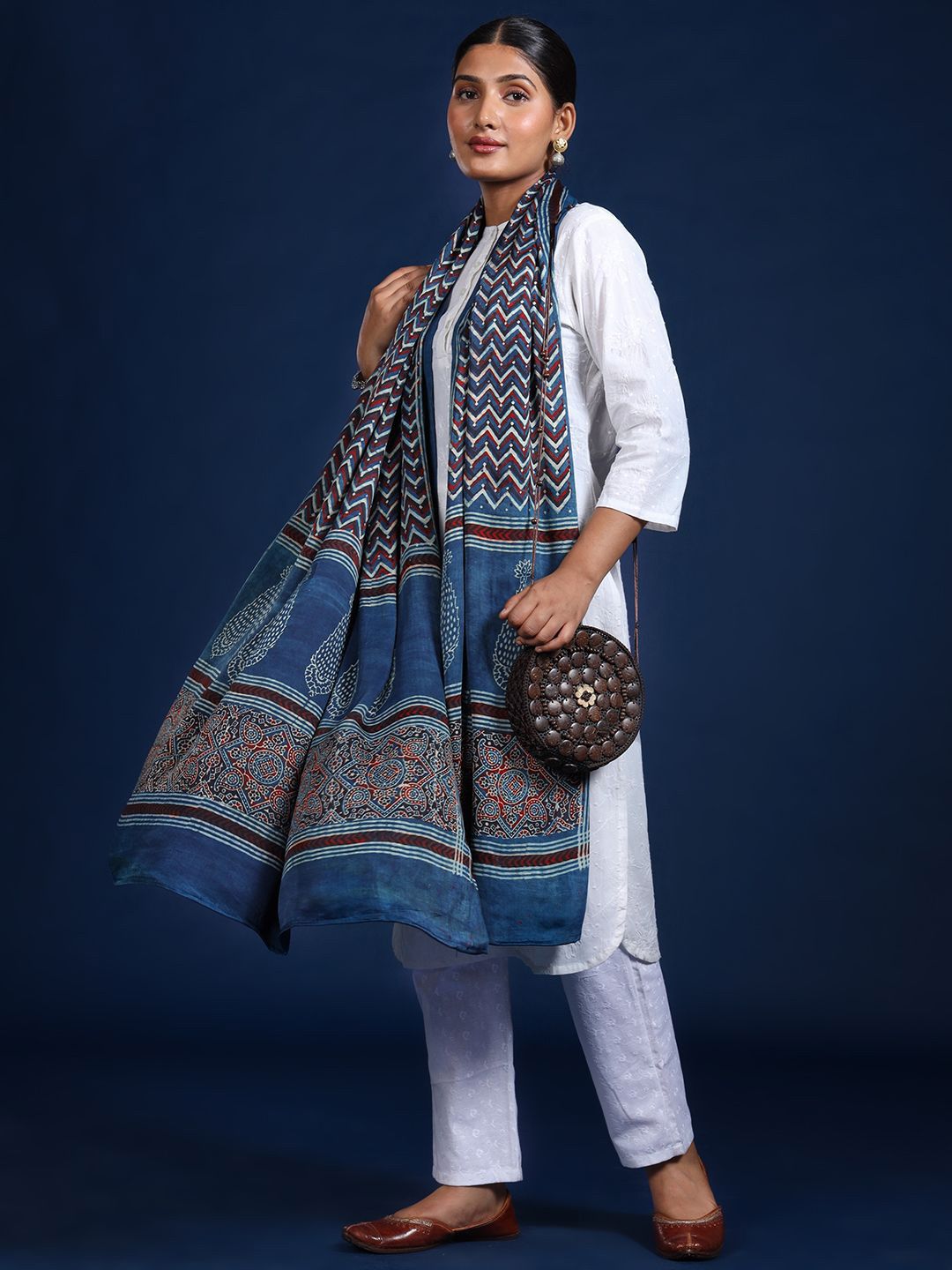 Taavi Block Printed Ajrakh Dupatta-picture-34