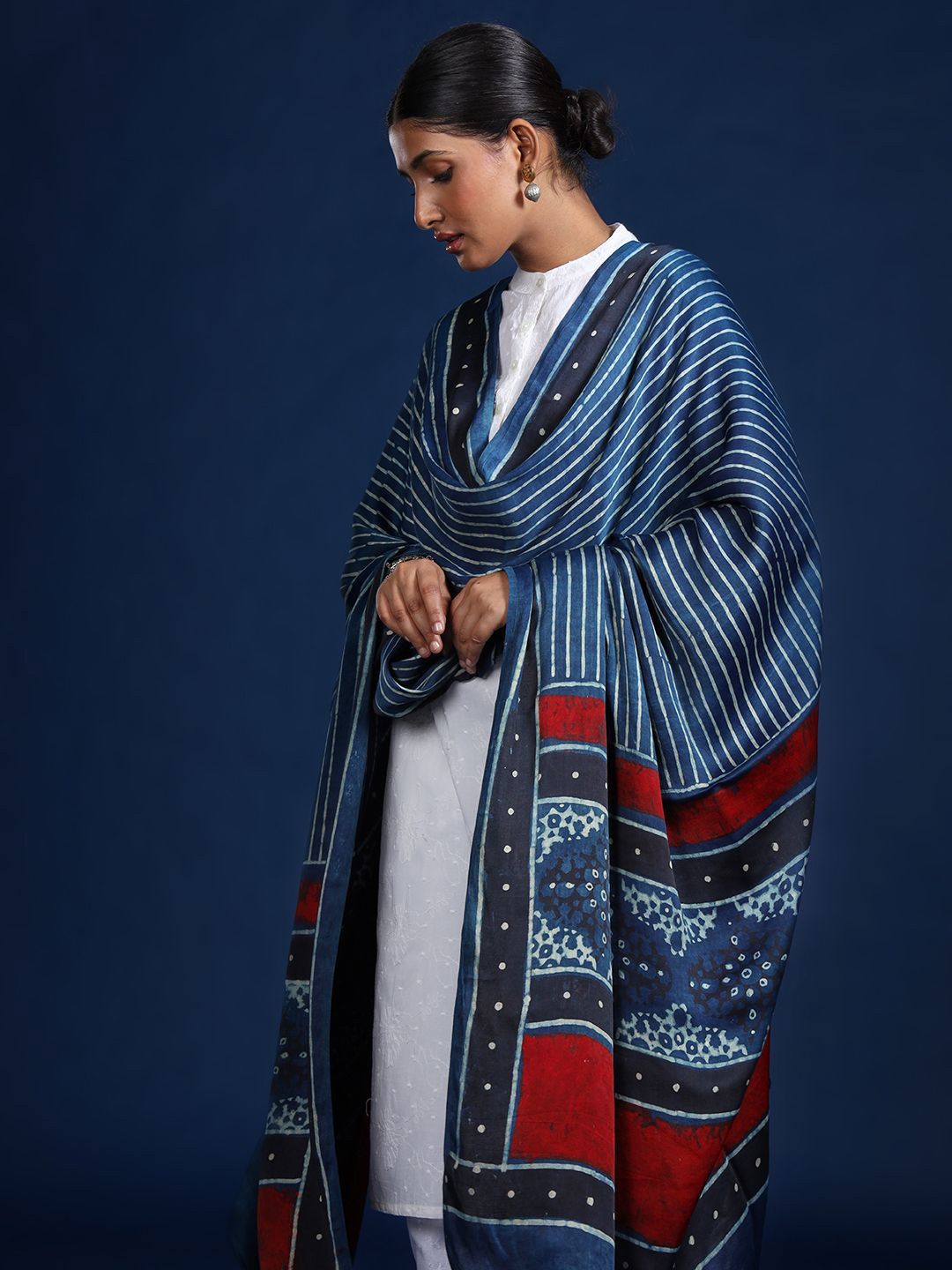 Taavi Block Printed Ajrakh Dupatta-picture-29