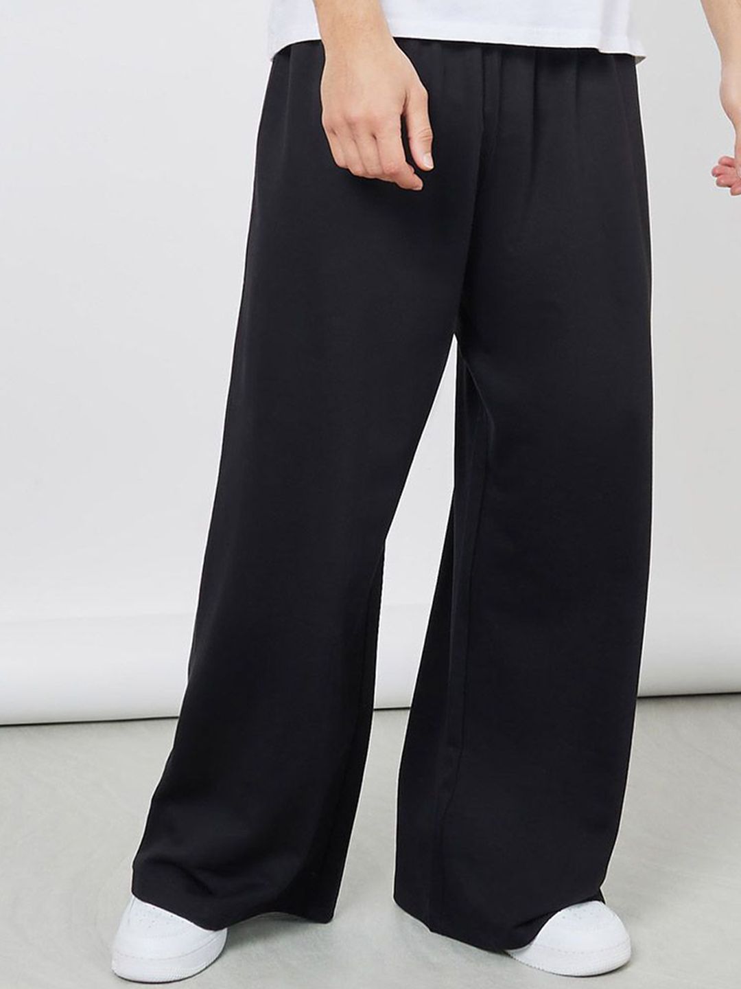 Styli Men Solid Wide Leg Jogger-image-9