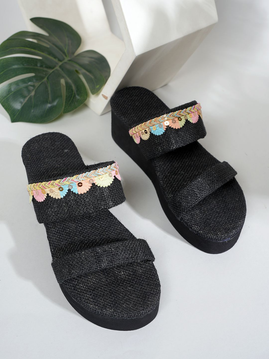 SAPATOS Wedge Sandals with Ethnic - Embellished-picture-50