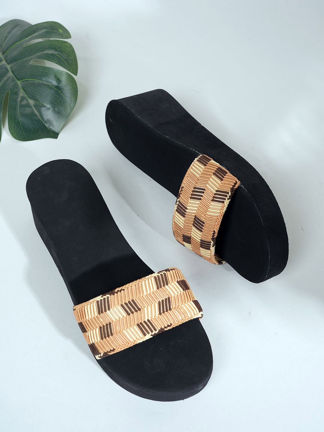 SAPATOS Printed Wedge Sandals-image-39