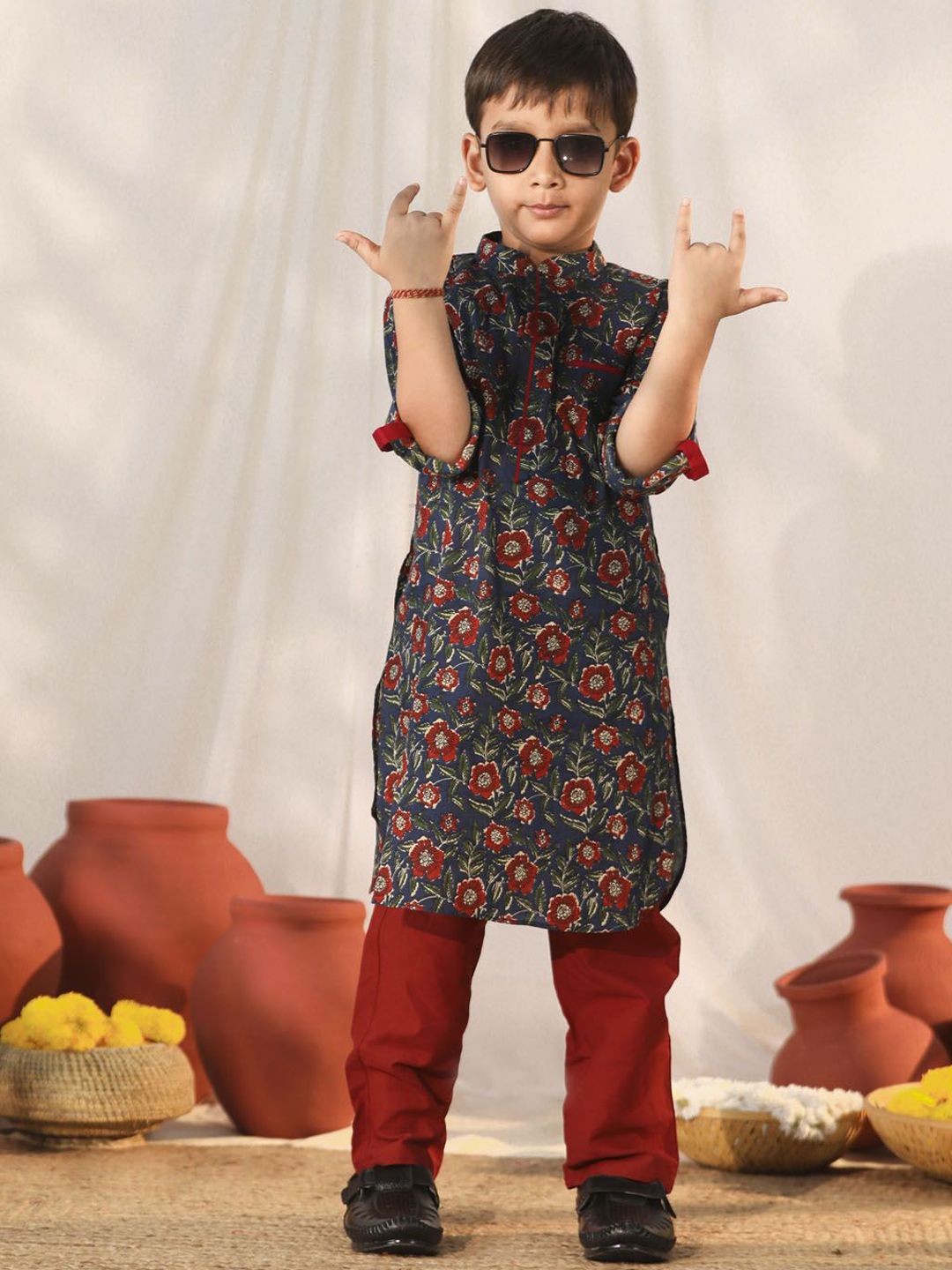 VASTRAMAY Boys Floral Printed Mandarin Collar Roll-Up Sleeves Straight Kurta with Pyjamas-picture-44