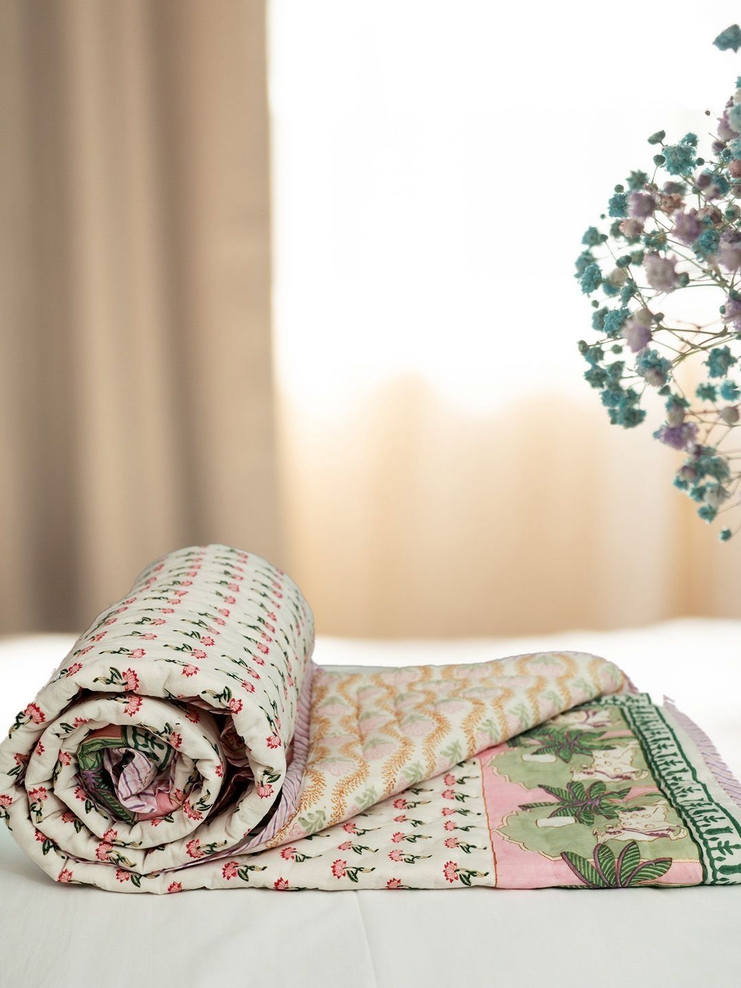 Baarno White & Pink Floral 300 GSM Single Bed Quilt-image-10
