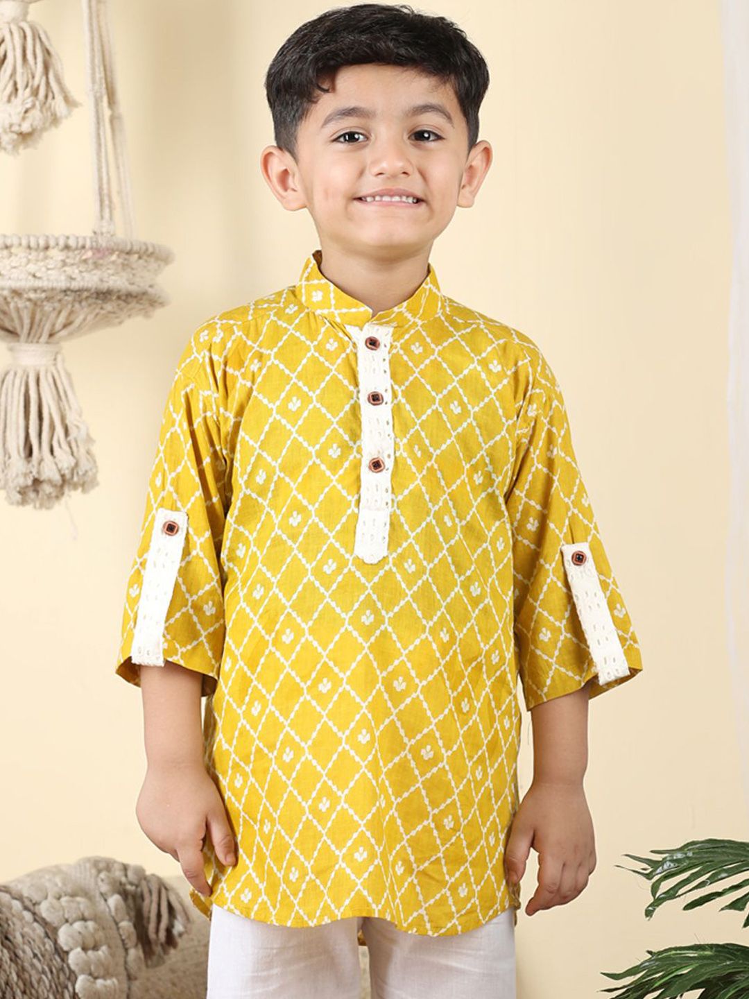 Sangria  Boys Yellow & White Geometric Printed Mandarin Collar Straight Cotton Kurta-image-19