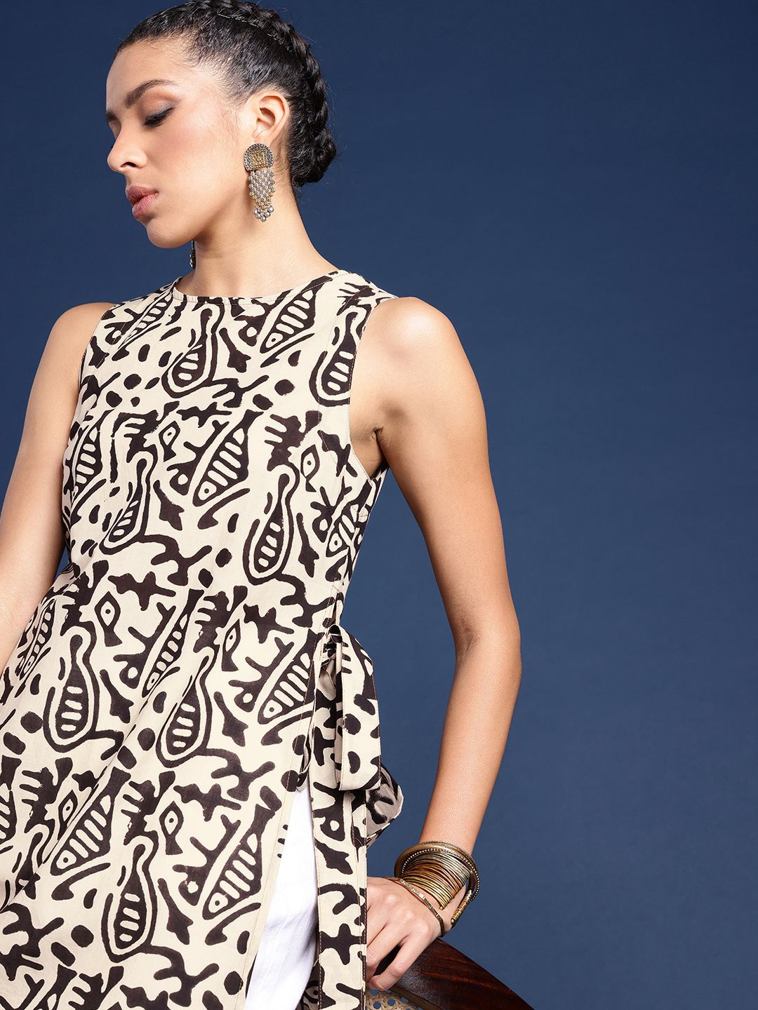 Taavi Pure Cotton Printed Straight Sleeveless High-Slit A-Line Bagru Kurta-picture-23