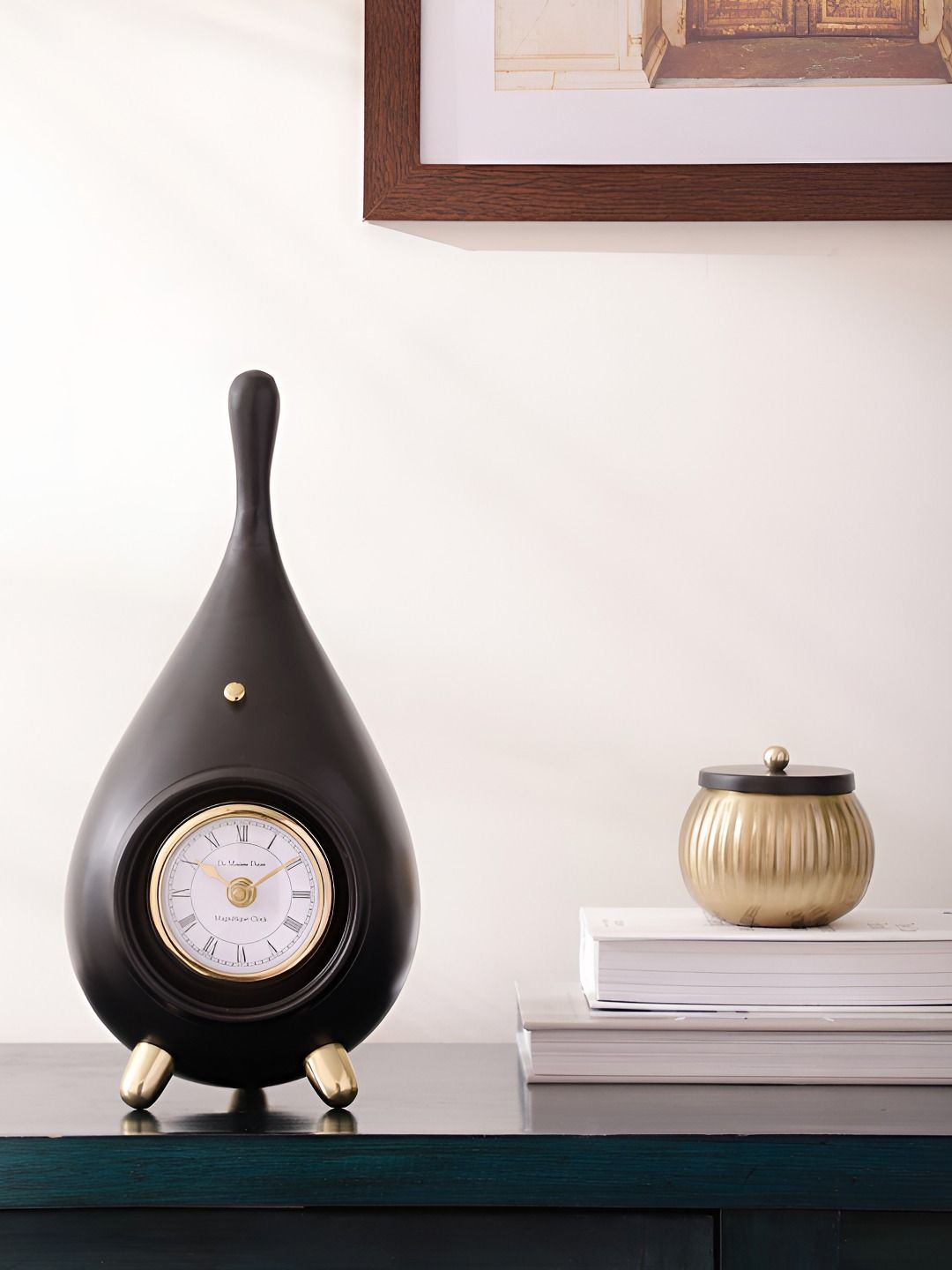 Decor de Maison Black & White Printed Round Contemporary Metal Table Clock-image-31