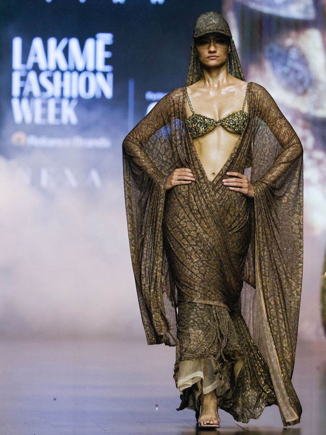 ITRH Embellished Sequinned Net Saree-picture-26