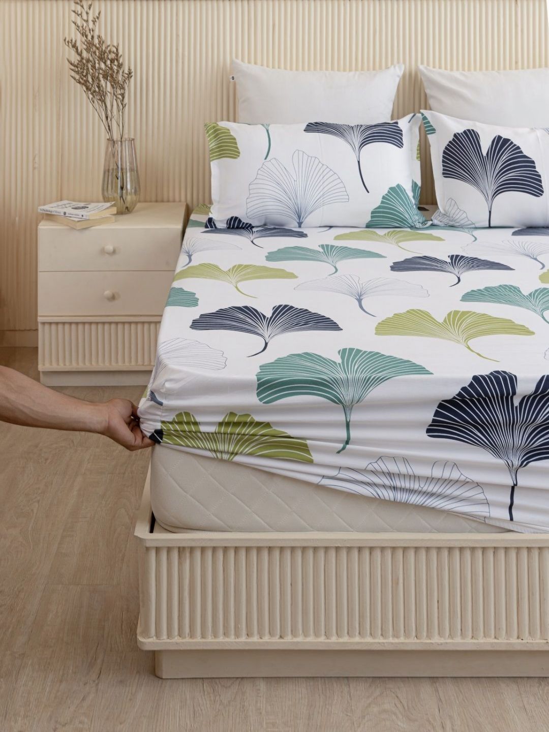 HOMEMONDE Blue & White Floral 210 TC Queen Bedsheet with 2 Pillow Covers-picture-15