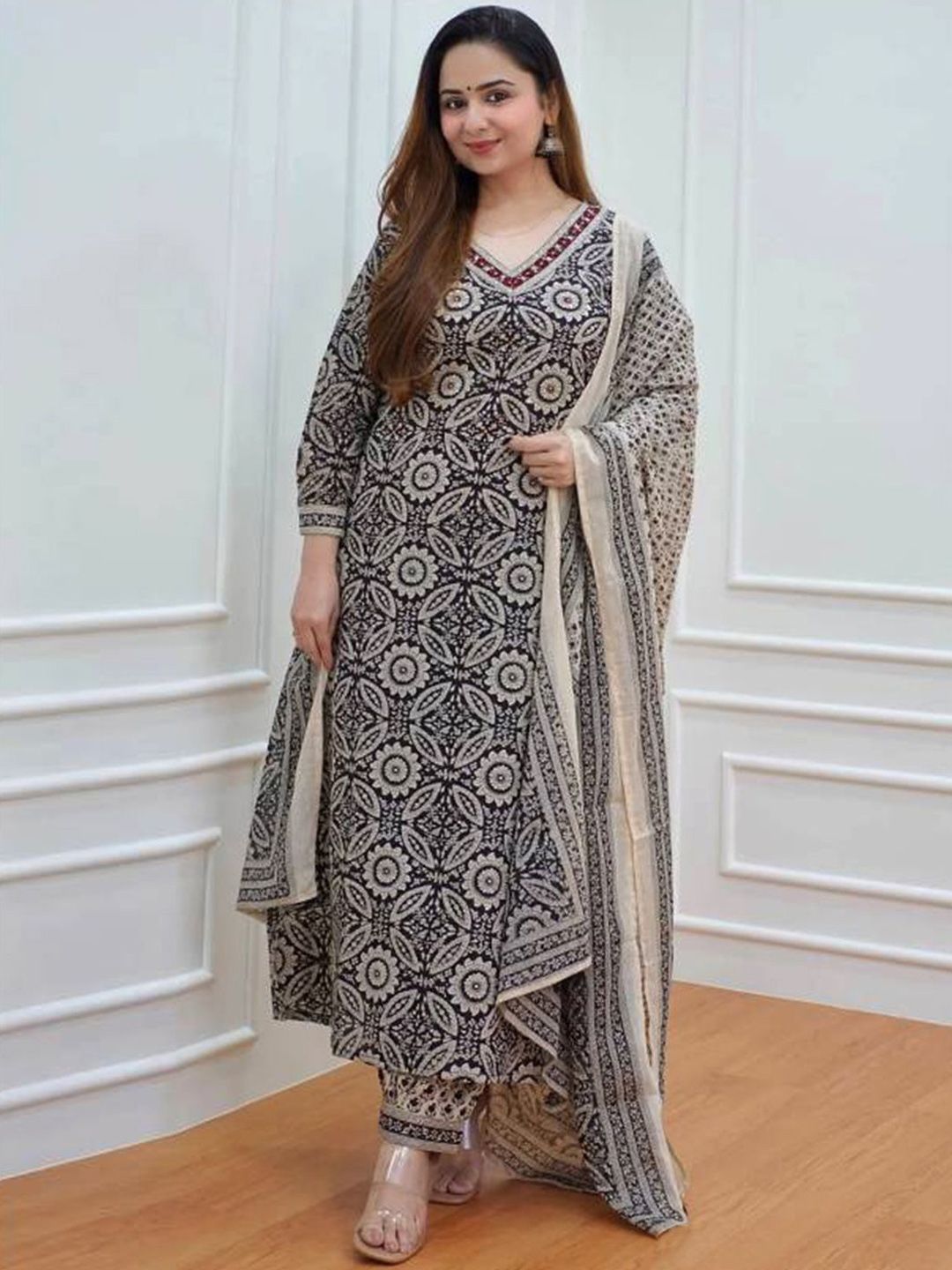 7threads 1 Stop Fashion Floral Printed Kurta with Trousers & Dupatta-picture-41